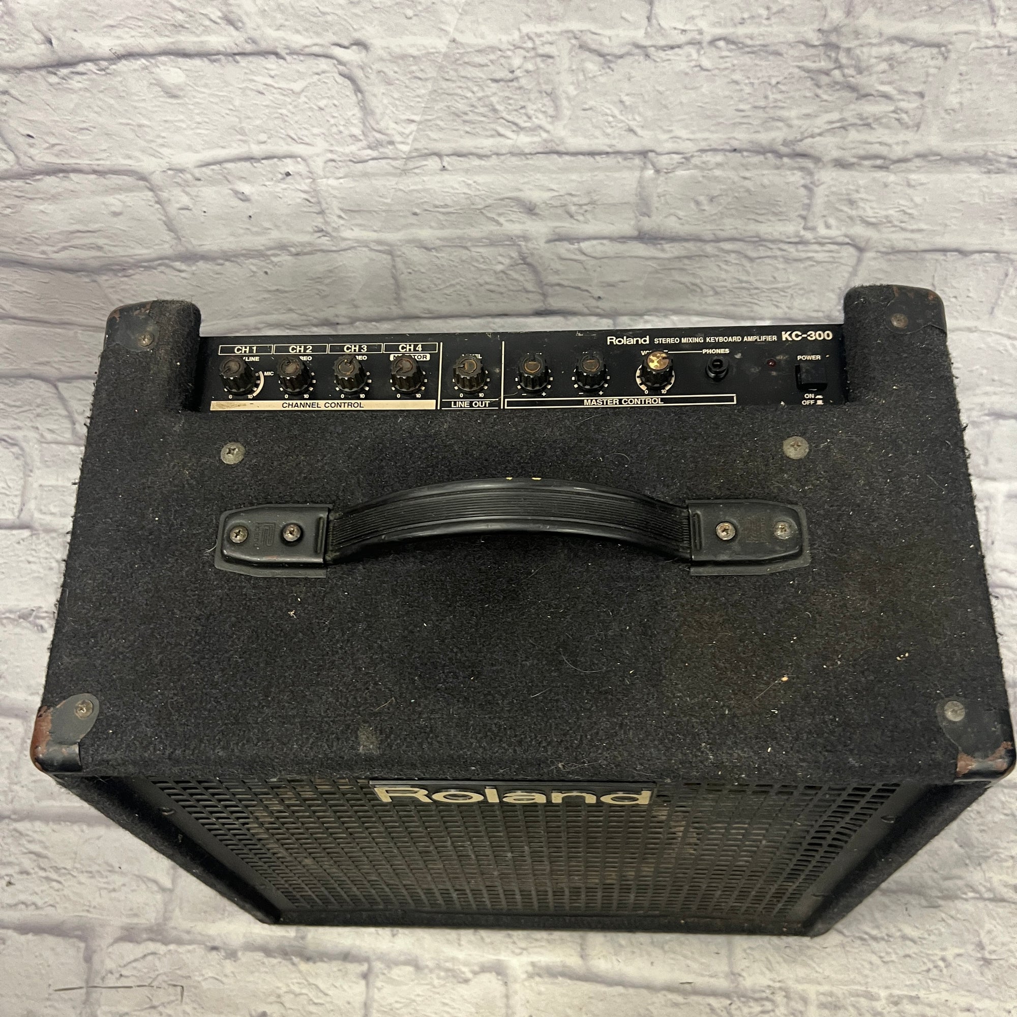 Roland KC-300 Keyboard Combo Amp - Evolution Music