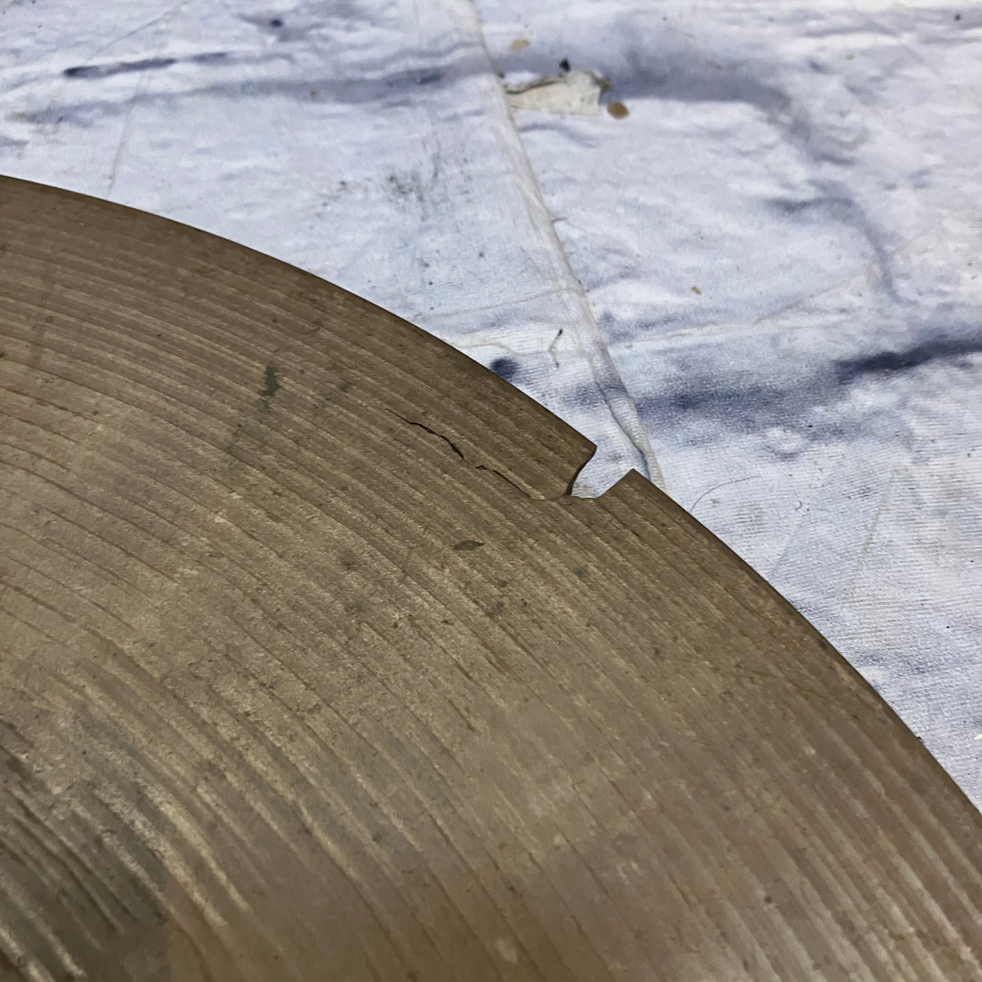 Zildjian ZBT Plus 16" Medium Thin Crash Cymbal CRACKED