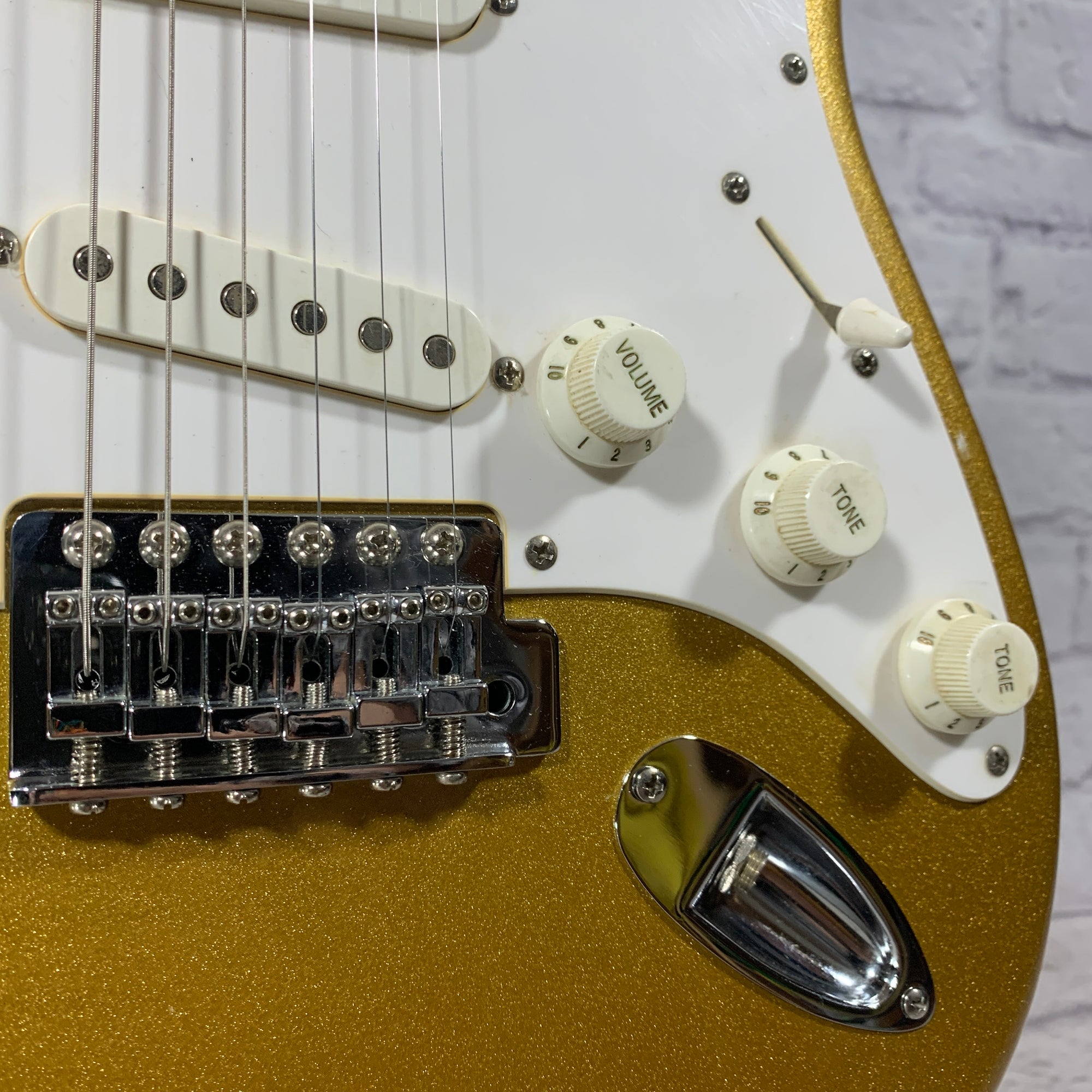 Squier Affinity Gold Sparkle Strat Electric Guitar