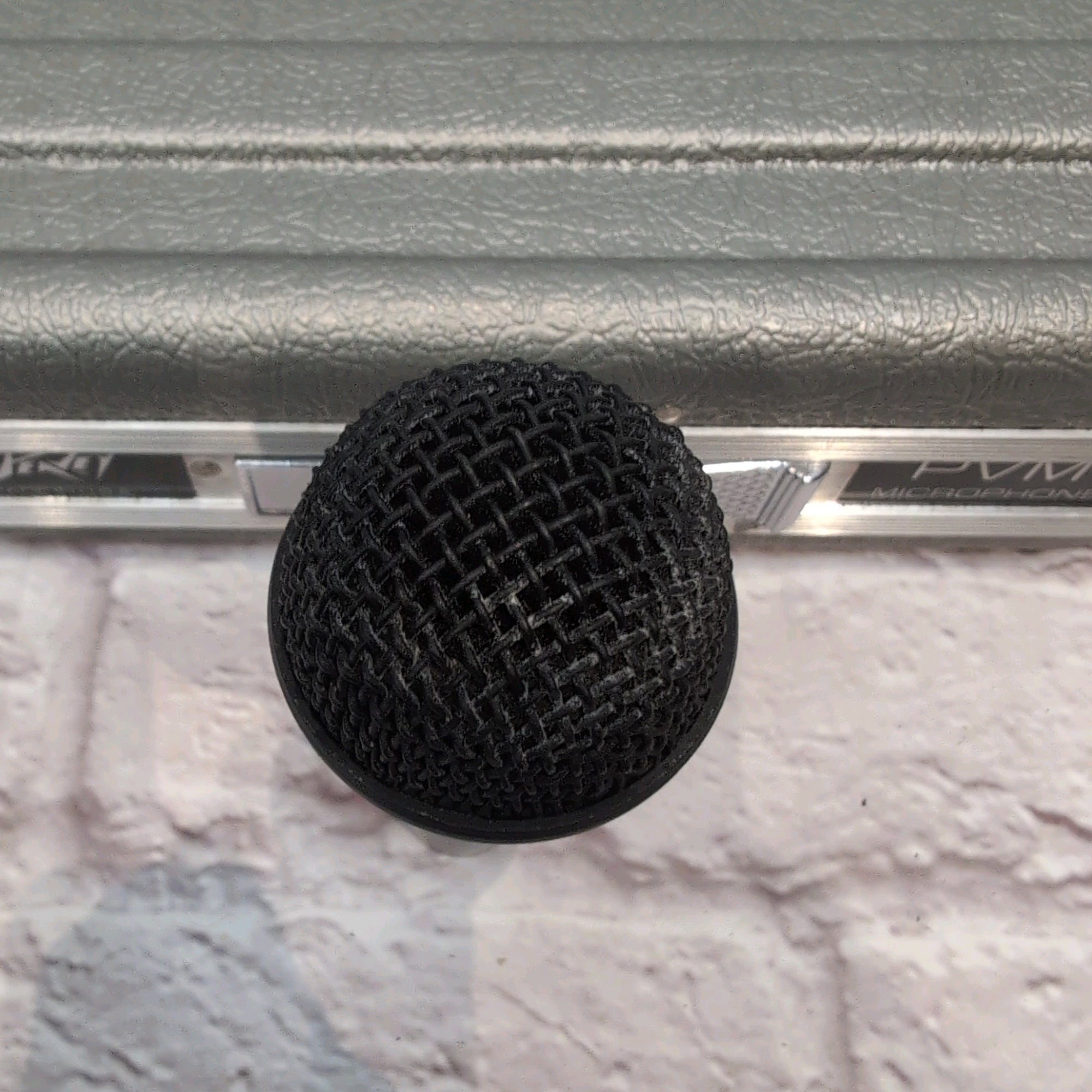 Peavey PVM380 Cardioid Dynamic Vocal Mic w/ Case