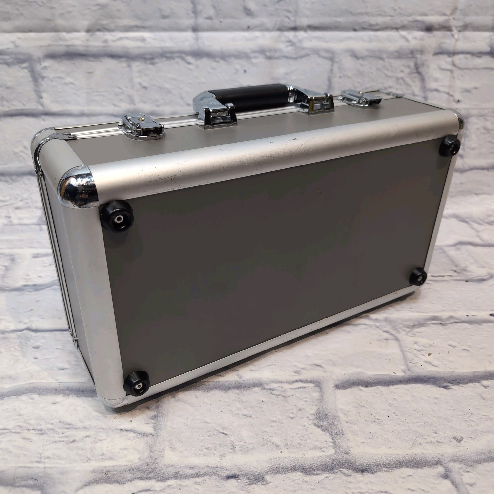 Pedaltrain Metro 16 Pedal Board with hard case