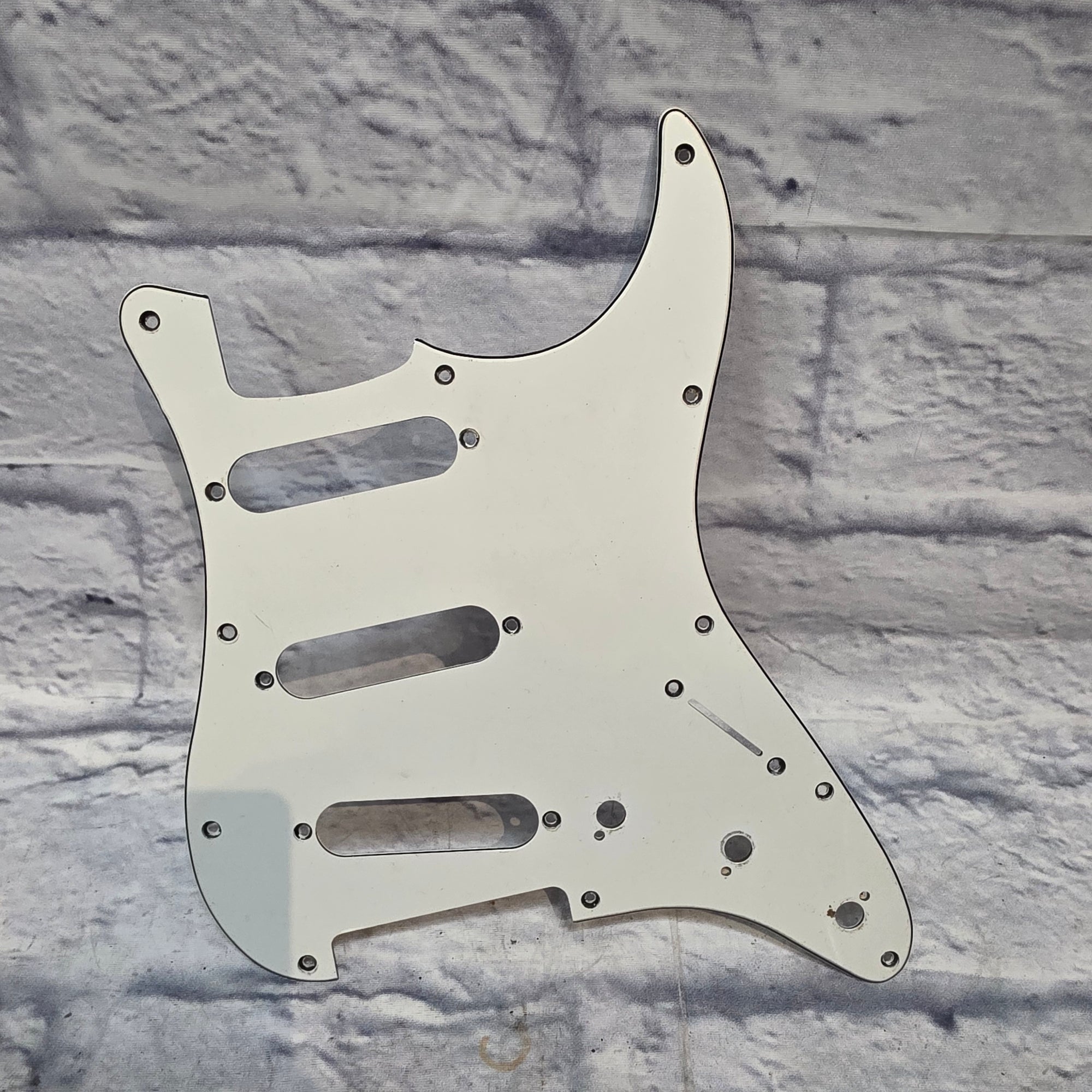 Squier Fender Player Stratocaster Pickguard (25 hole) *off* White Pickguard
