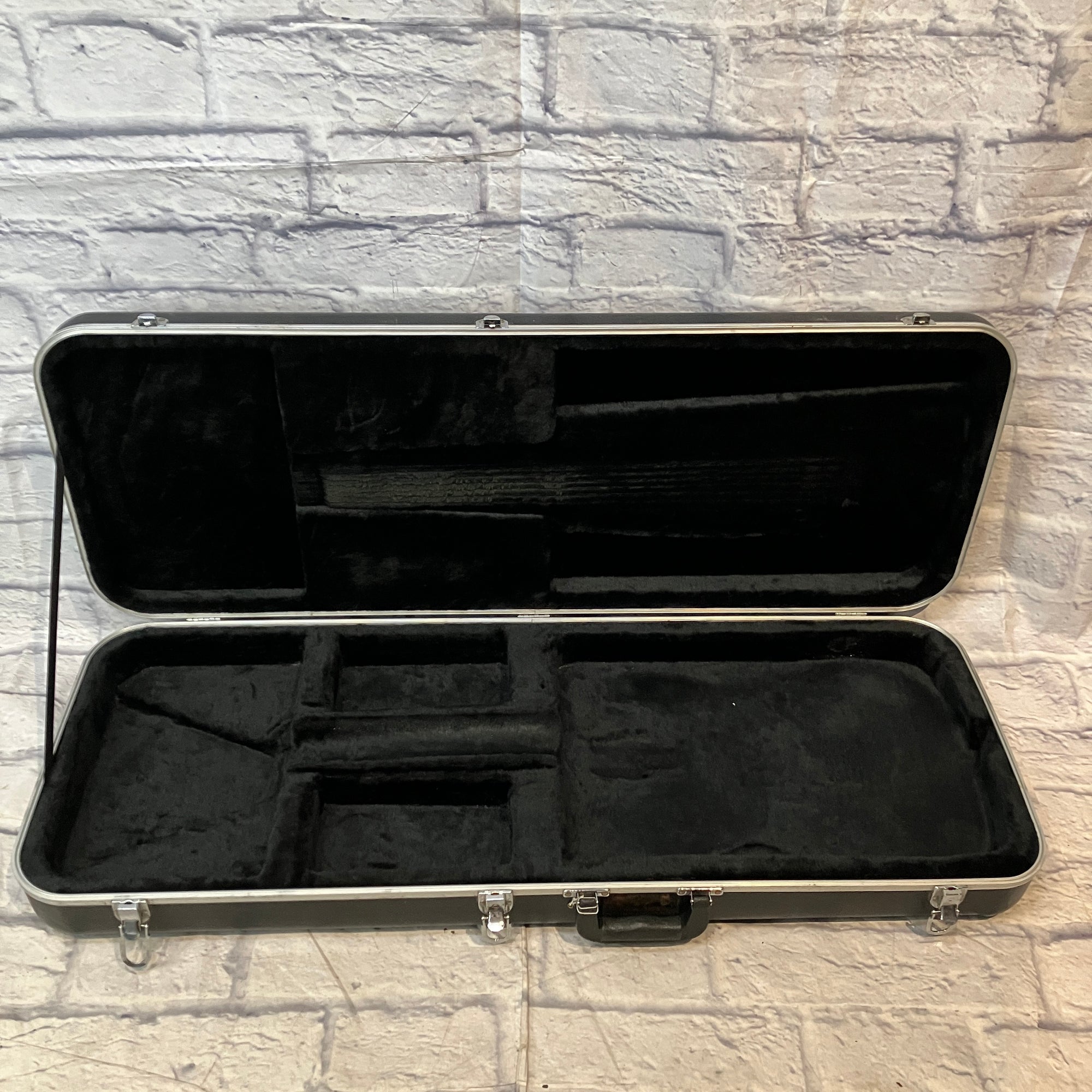 Gator Molded Electric Hard Case - Cracked