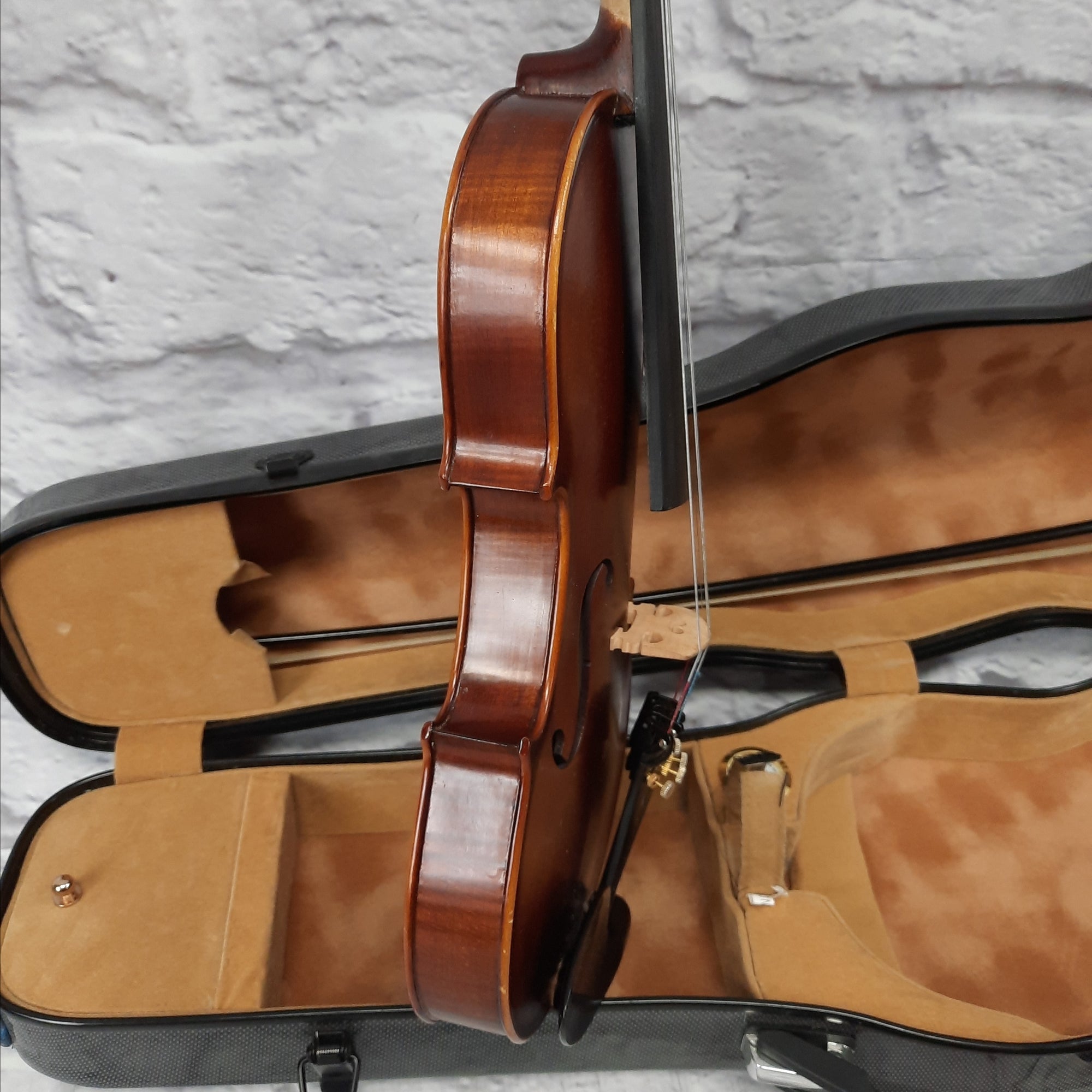 D. Baesel 4/4 Violin Outfit