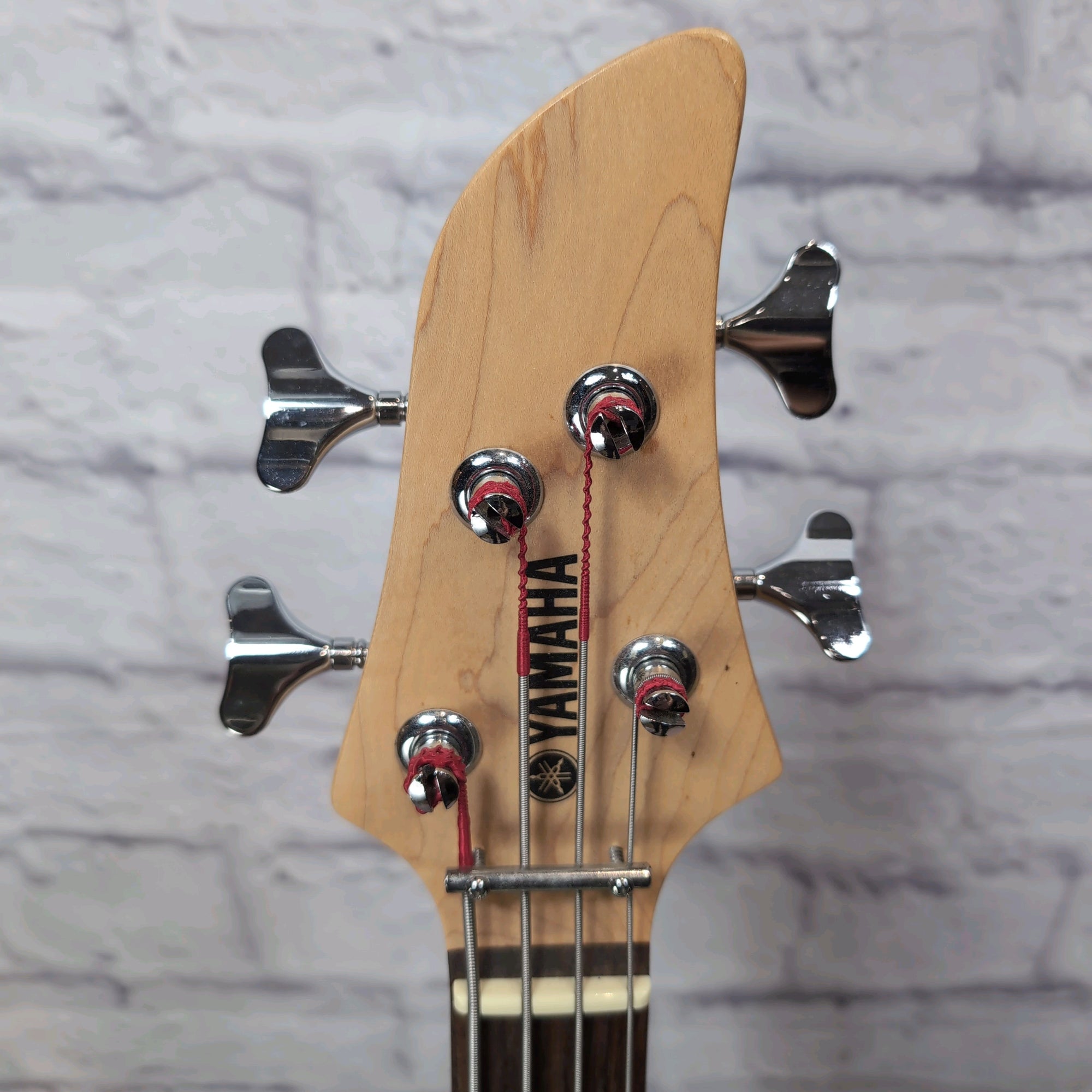 E-Bass outlets Gitarre Yamaha RBX-170 mit Ständer