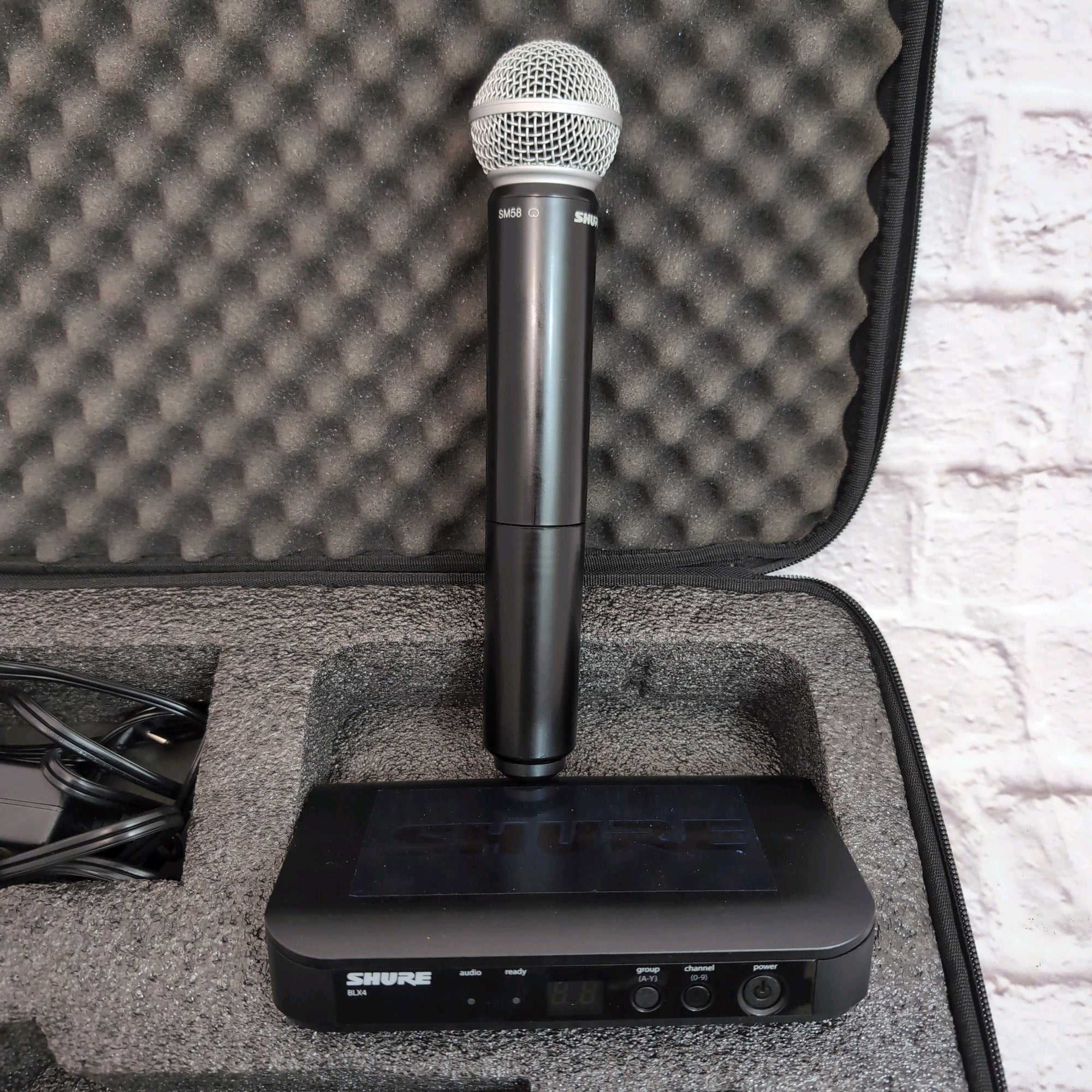 Shure Wireless SM58 BLX2 Mic with BLX4 Wireless Receiver