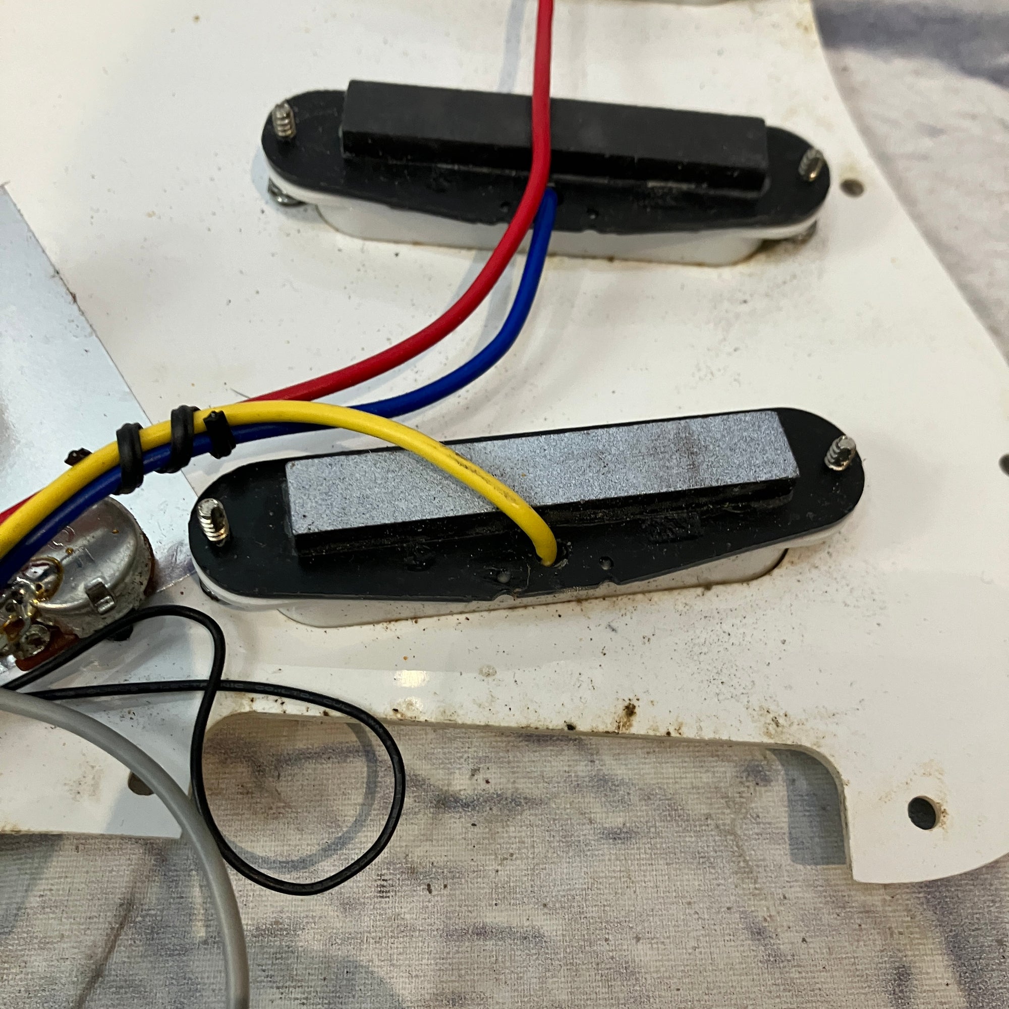 Unknown Loaded Strat Pickguard - Offwhite