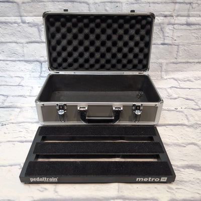 Pedaltrain Metro 16 Pedal Board with hard case