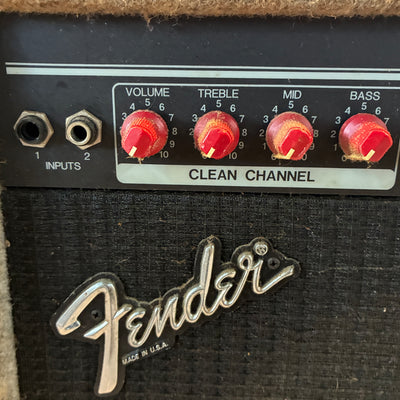 Fender M-80  Guitar Combo Amp