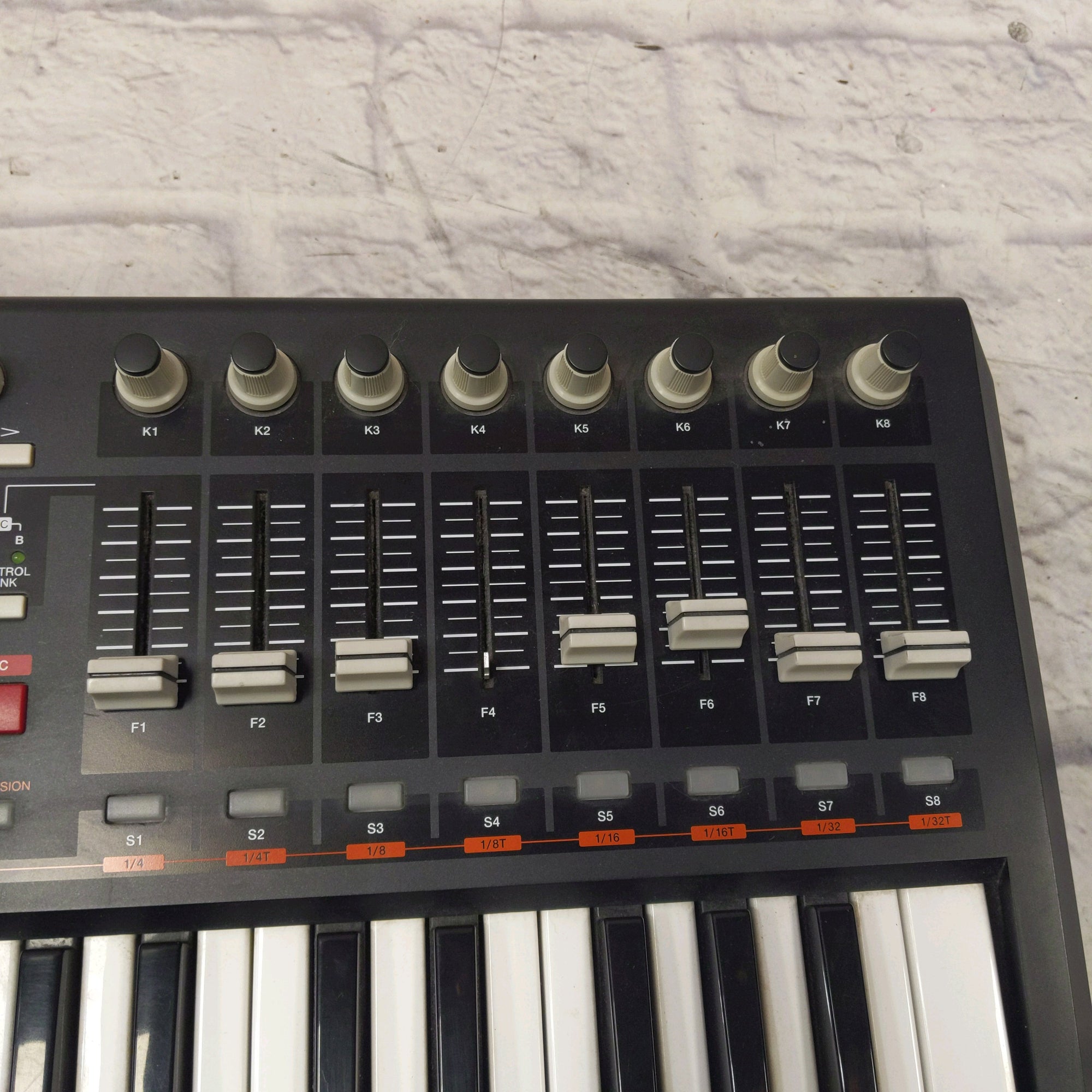 Akai MPK 49 UBS/MIDI Controller AS-IS