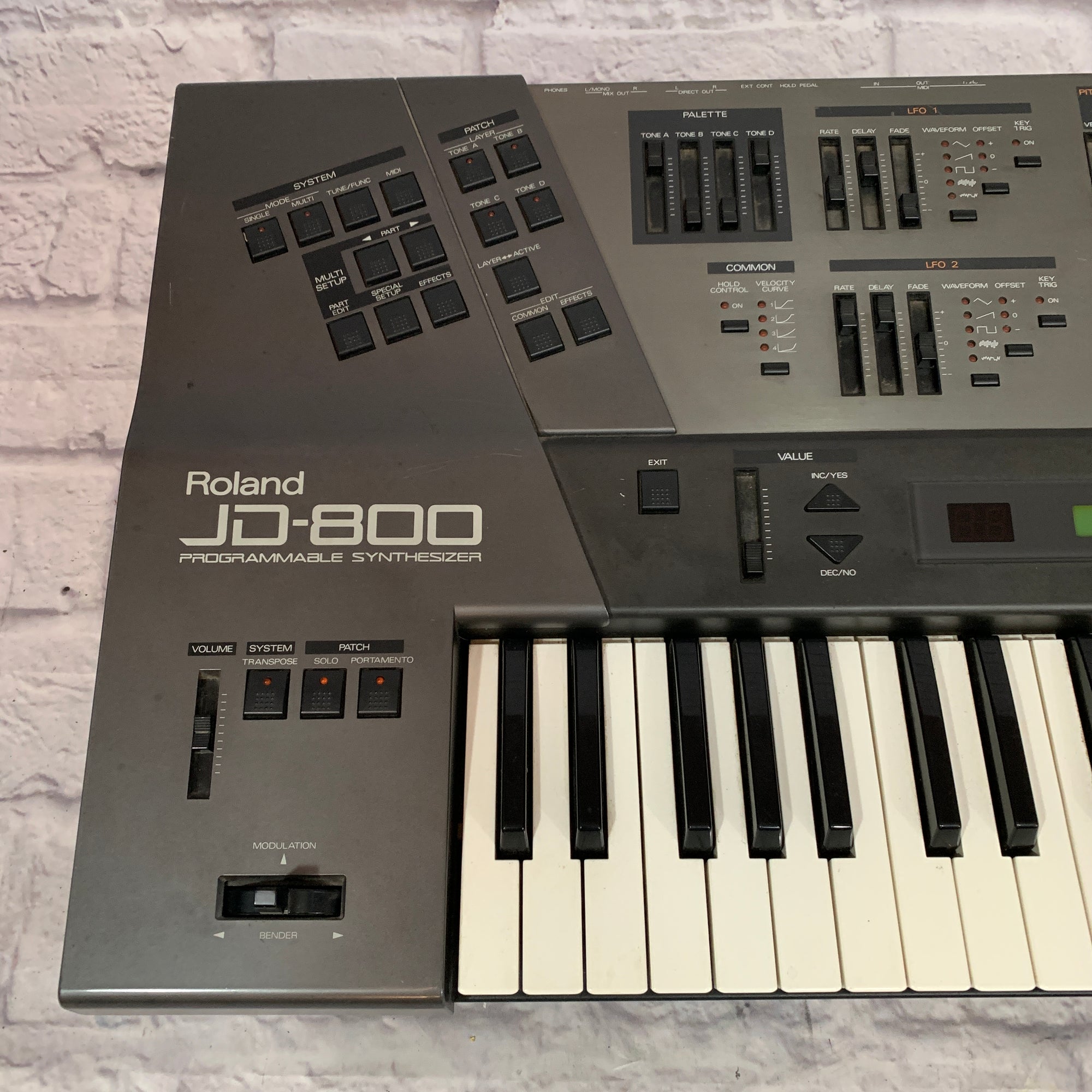 Roland JD-800 Digital Synthesizer - Evolution Music