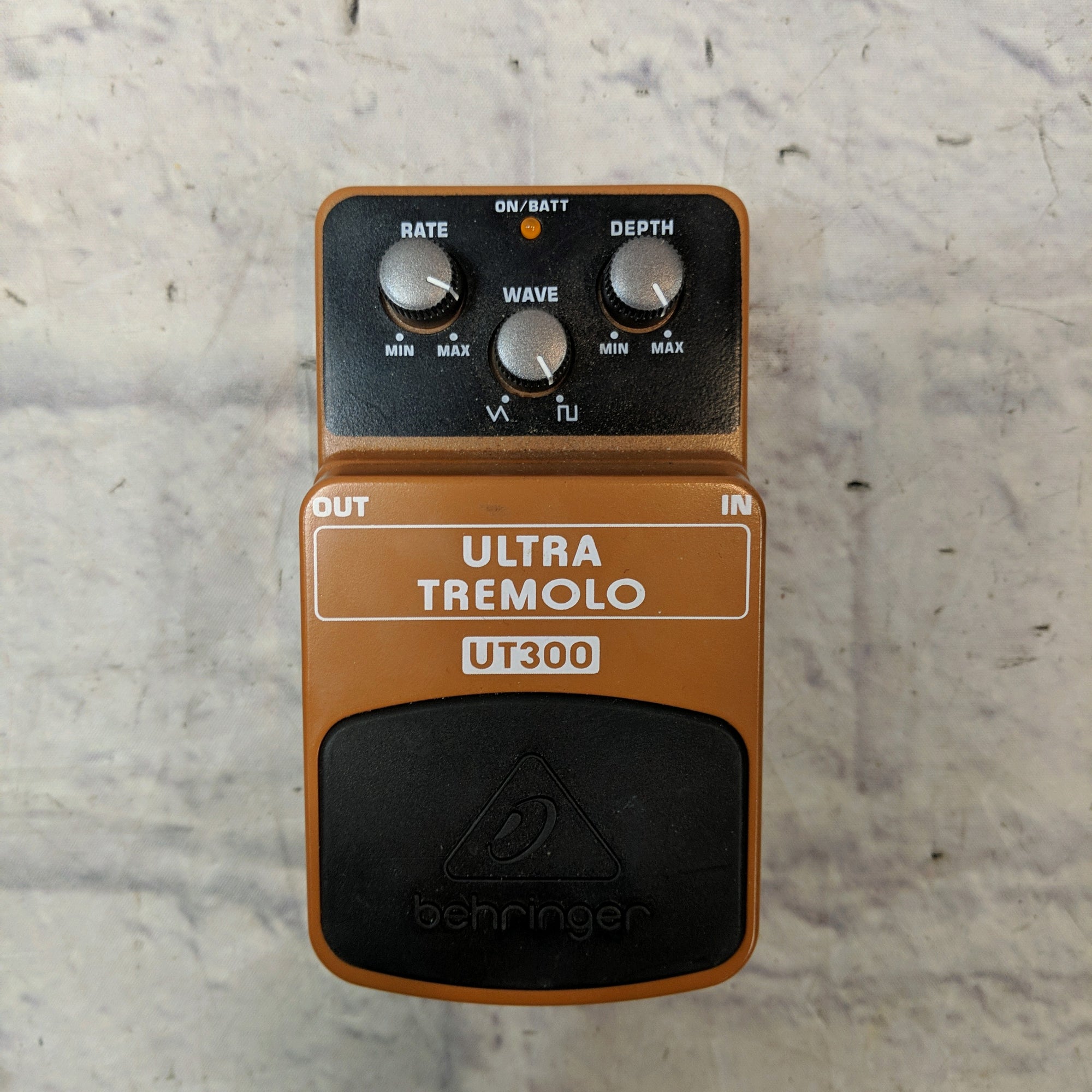 behringer tremolo pedal Behringer UT300 Ultra Tremolo Pedal