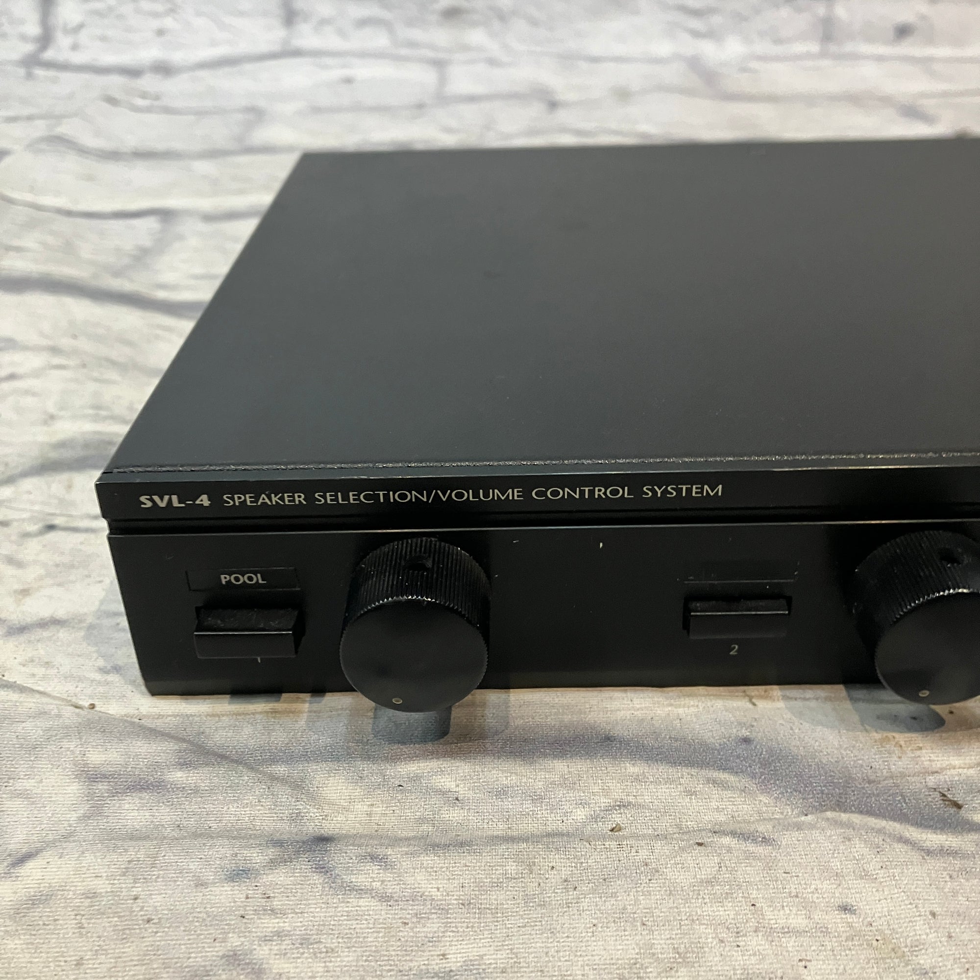 Niles SVL-4 Speaker Selection/Volume Control System