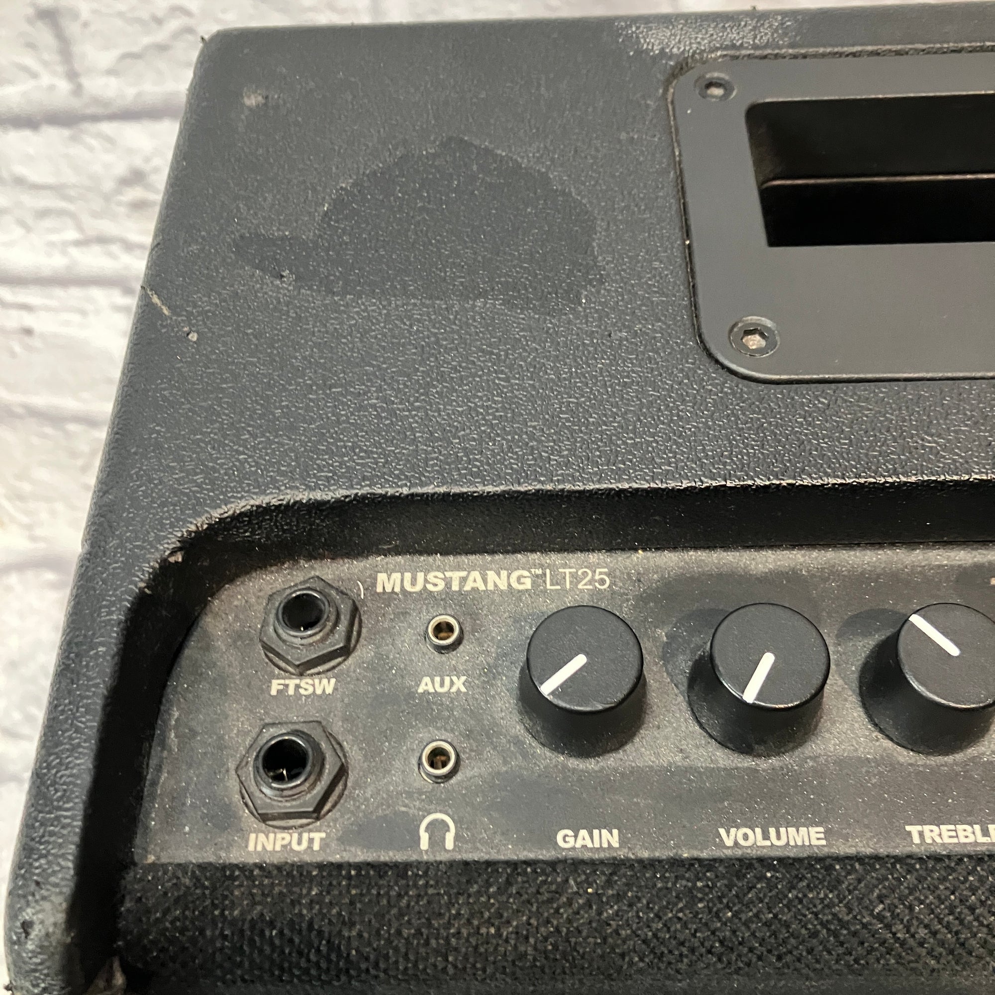 Fender Mustang LT25 25-Watt 1x8" Digital Modeling Guitar Combo Amp