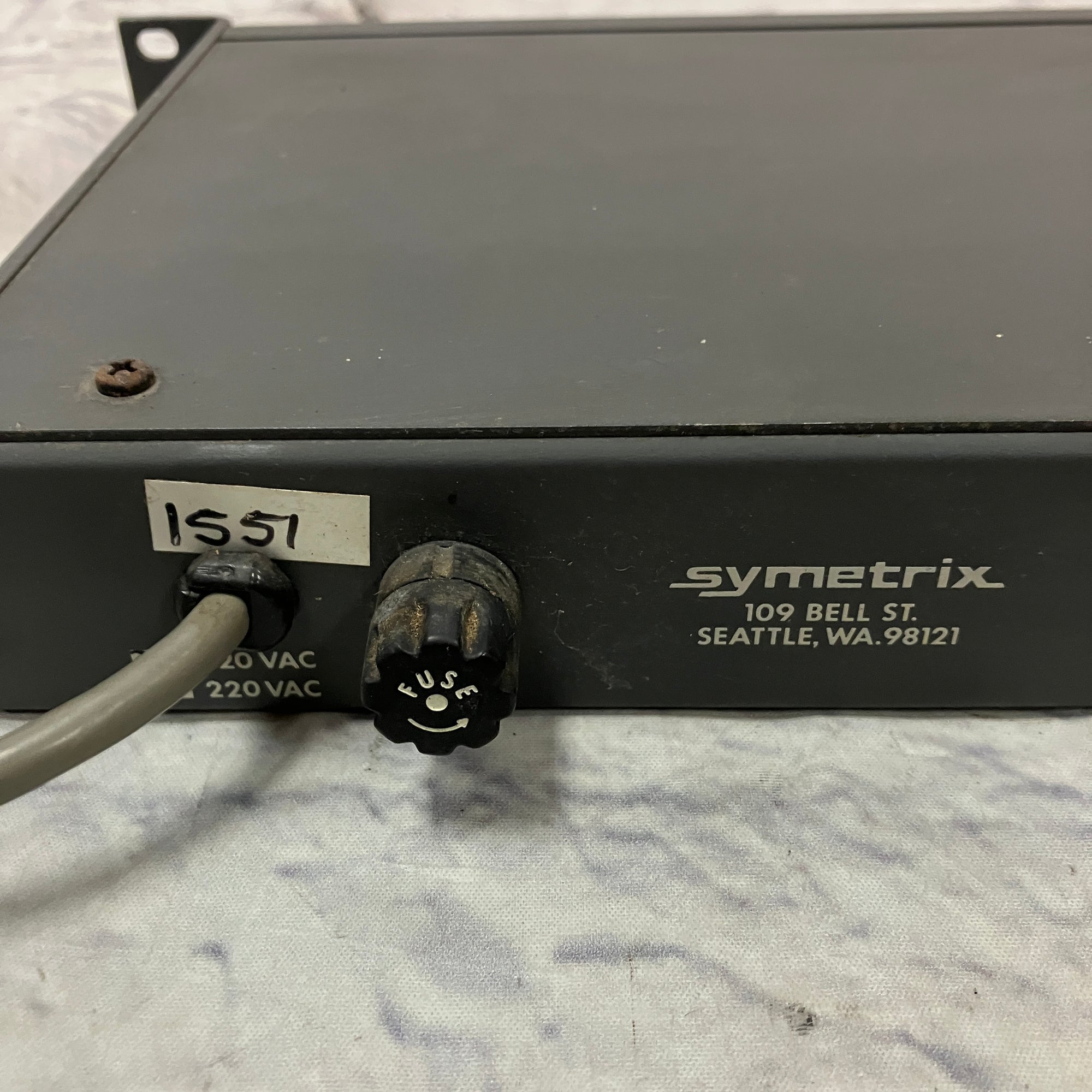 Symetrix CL-100 Rack Compressor