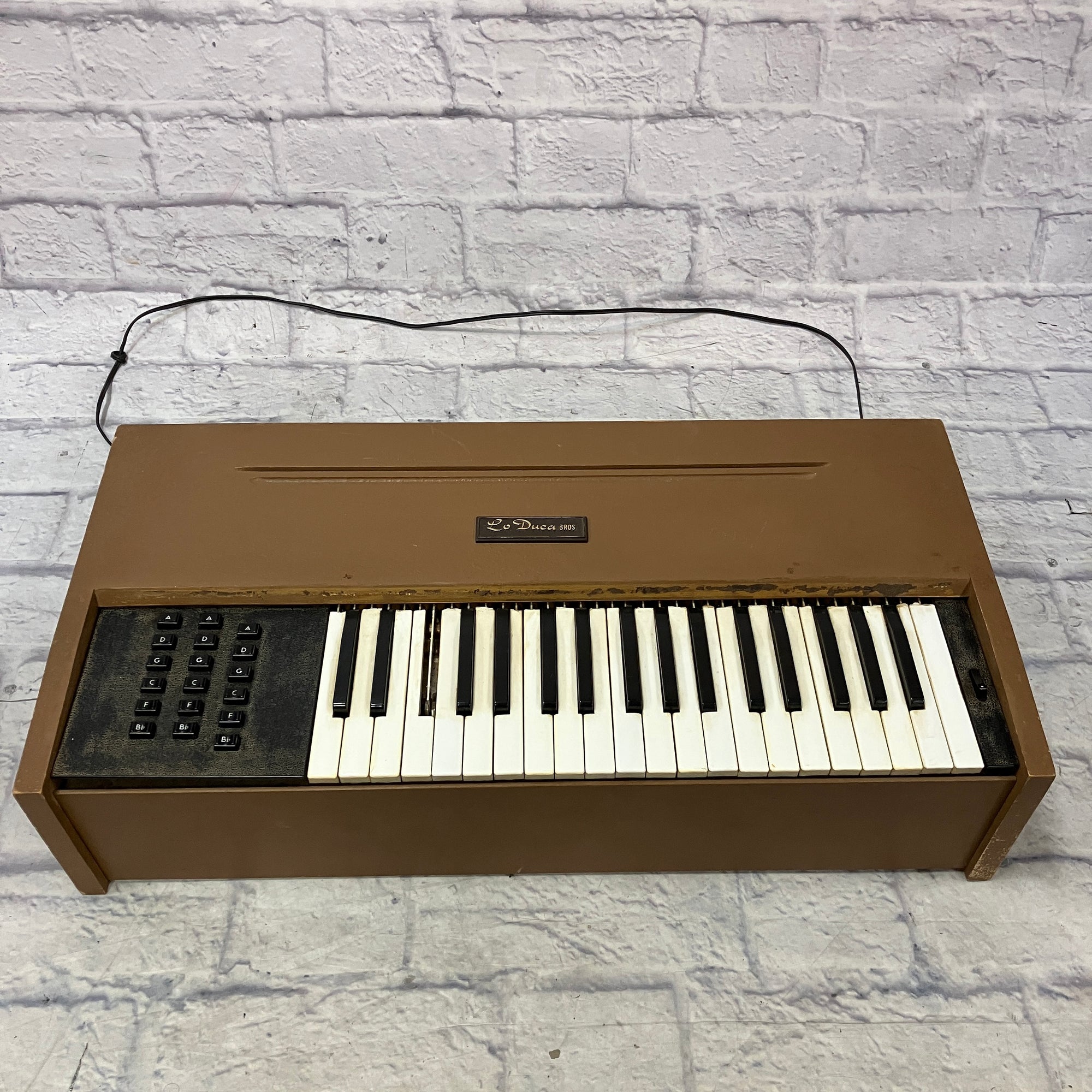 Lo Duca Vintage Wooden Reed Chord Organ