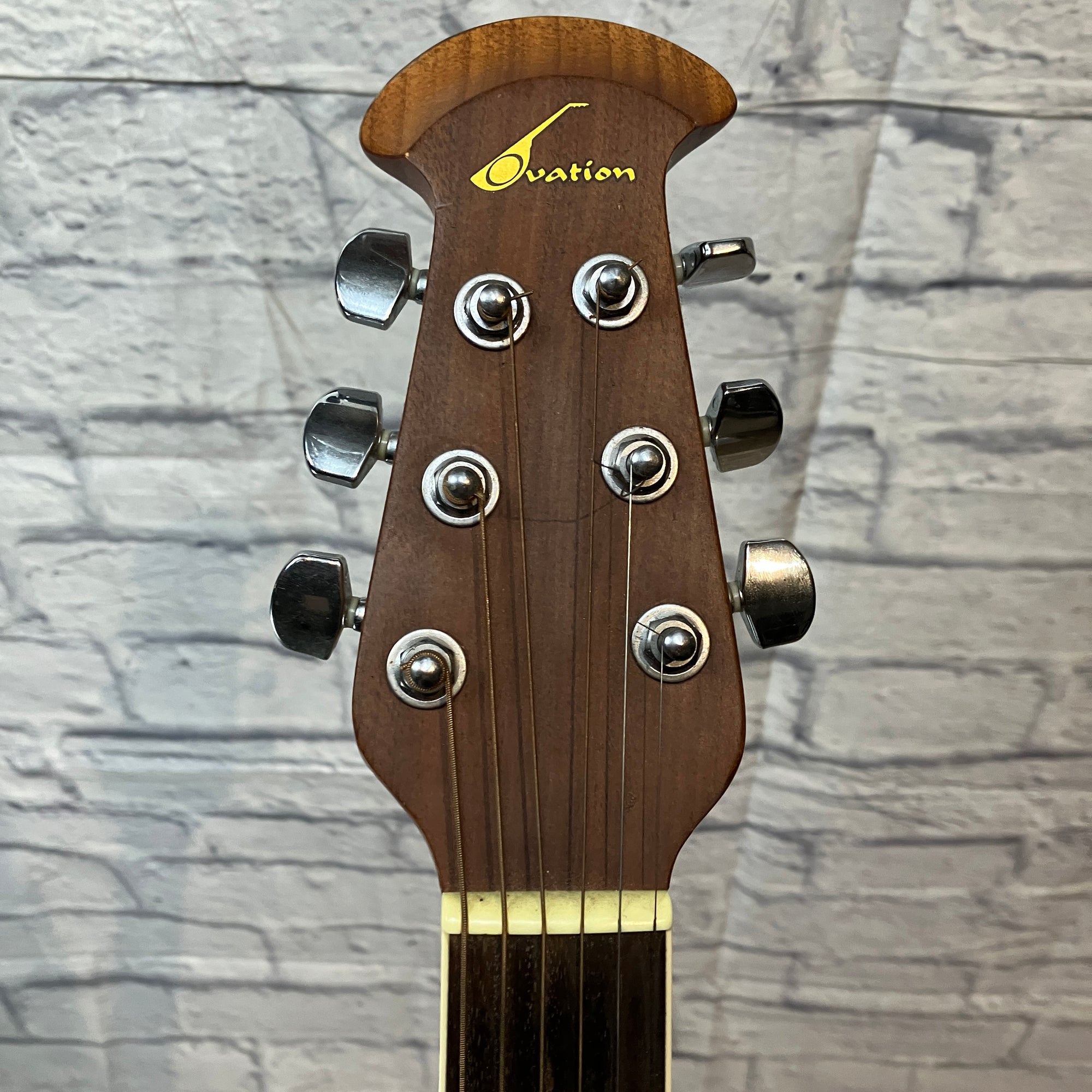 Ovation Celebrity CC057 Acoustic Guitar