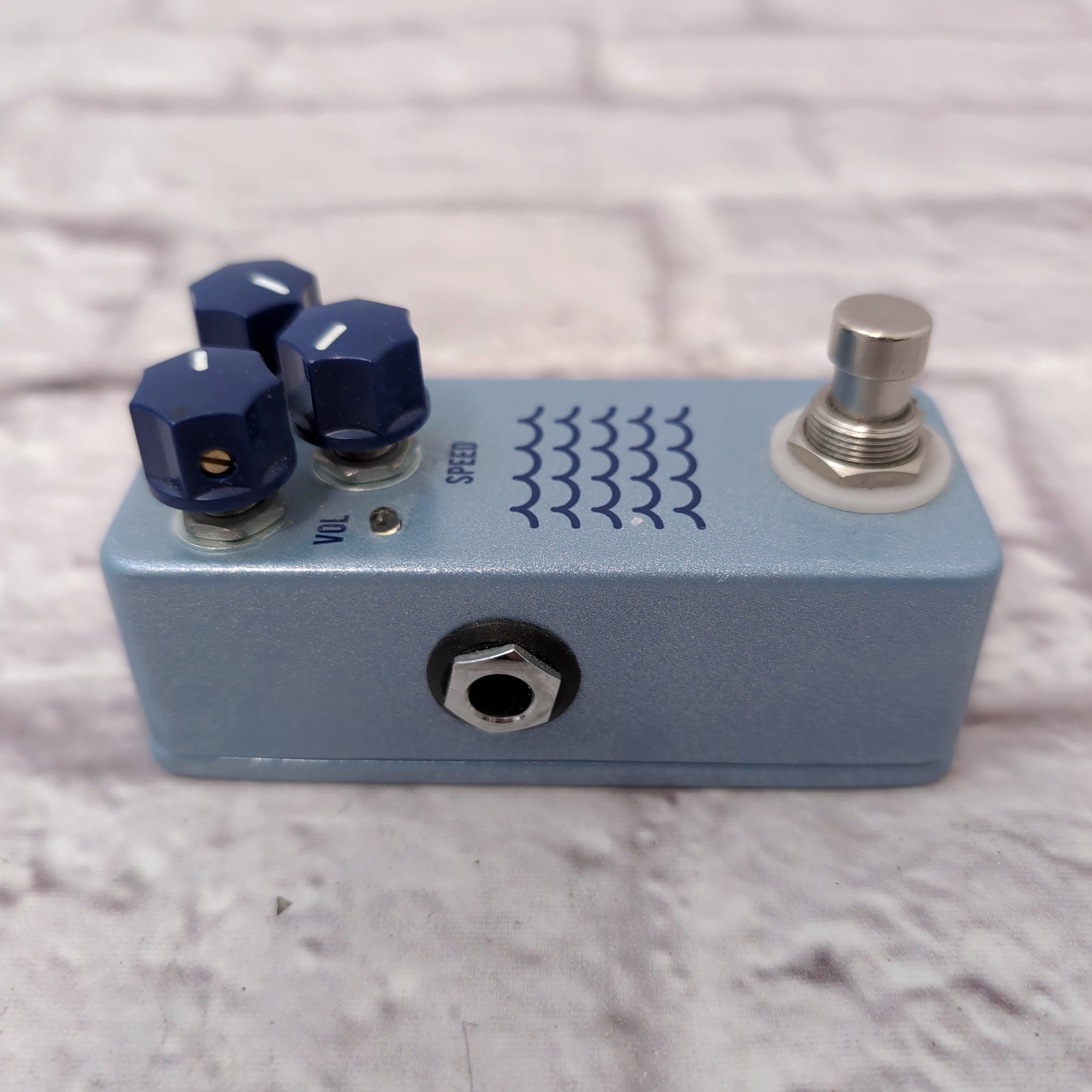 JHS Tidewater Tremolo V1 Modulation Pedal