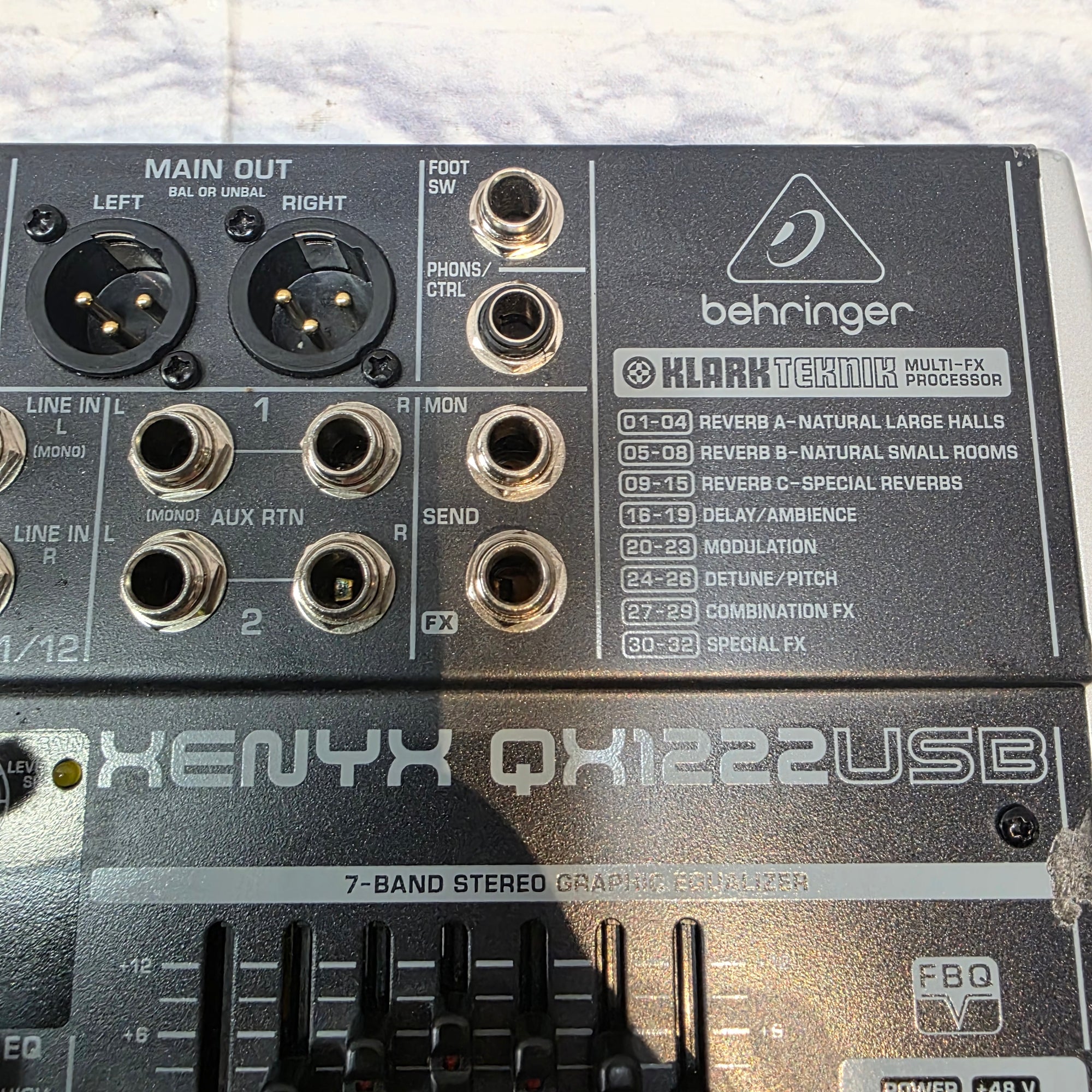 Behringer Xenyyx QX1222USB Mixer