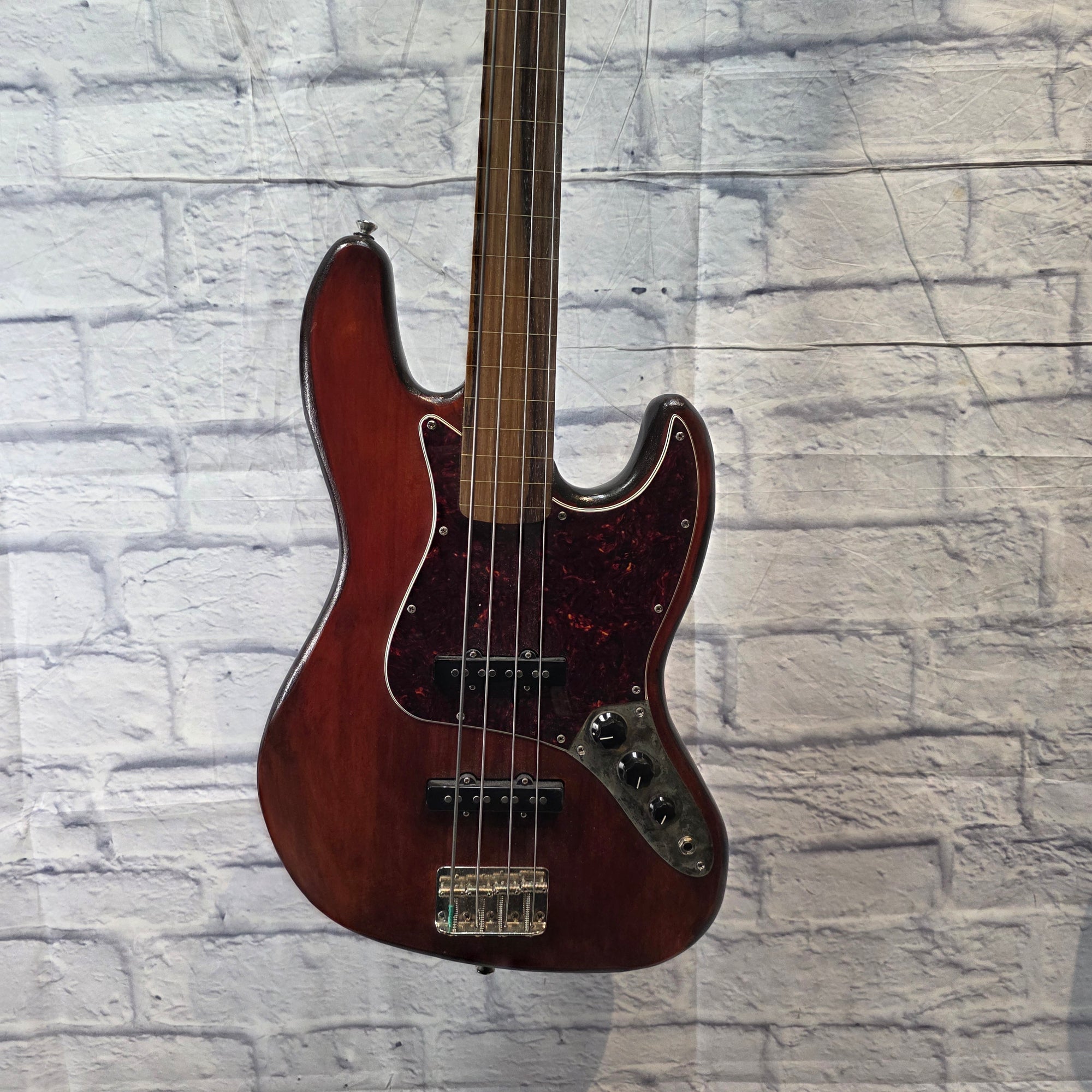 Squier 2019 Classic Vibe 60s Fretless Jazz Bass - Refinished 4 String Bass Guitar