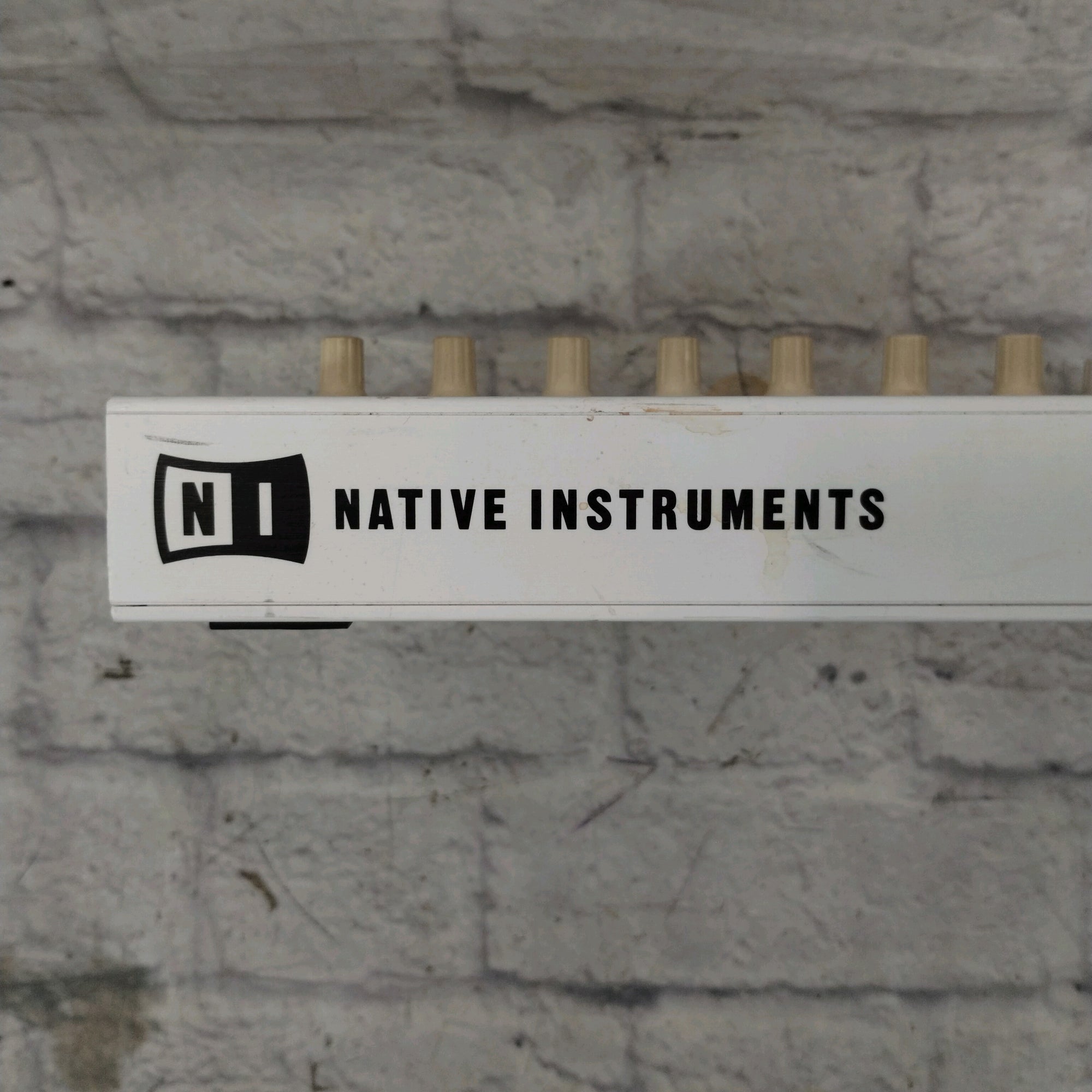 Native Instruments Maschine MK2  White Controller