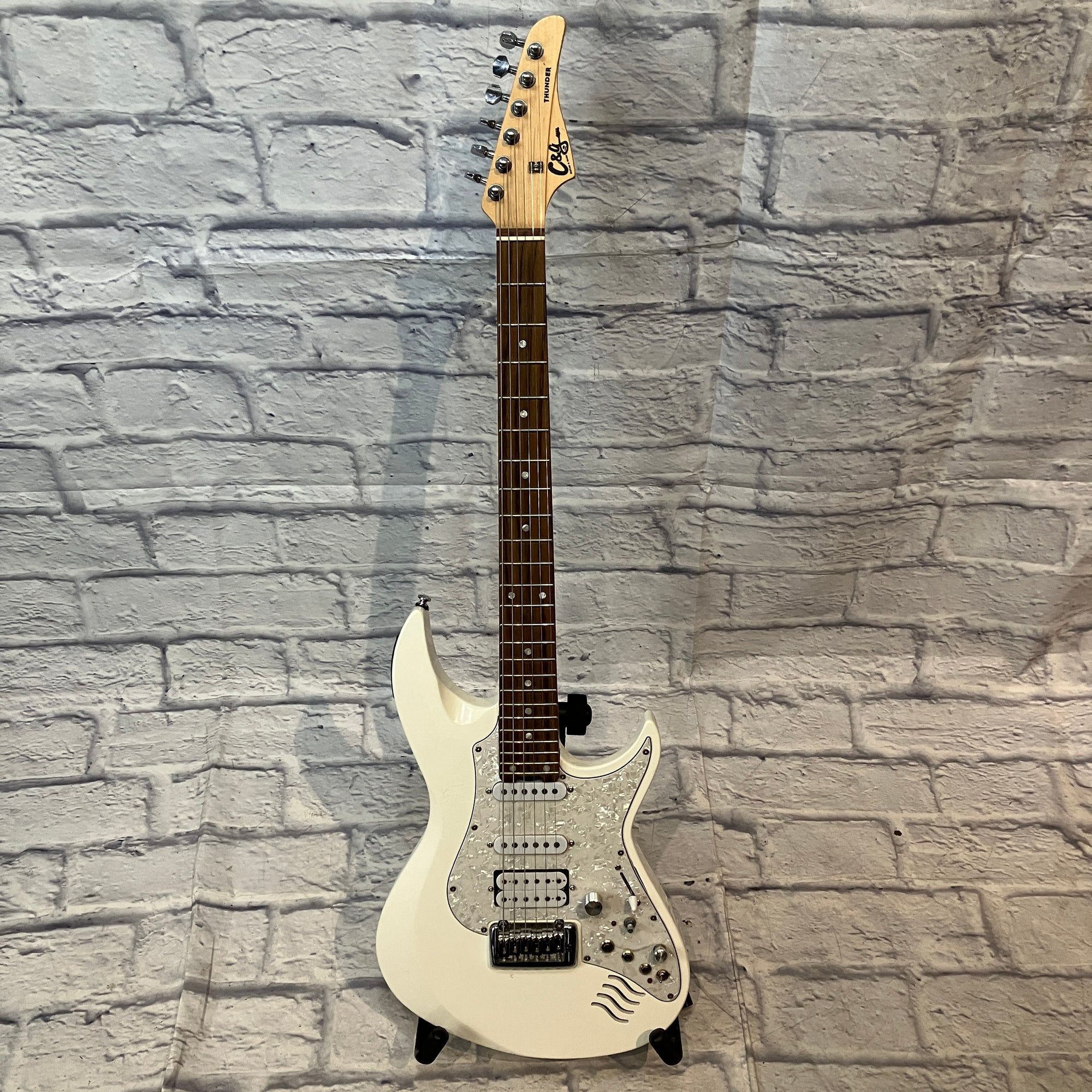 C&G Thunder EFB1 Electric Guitar - White