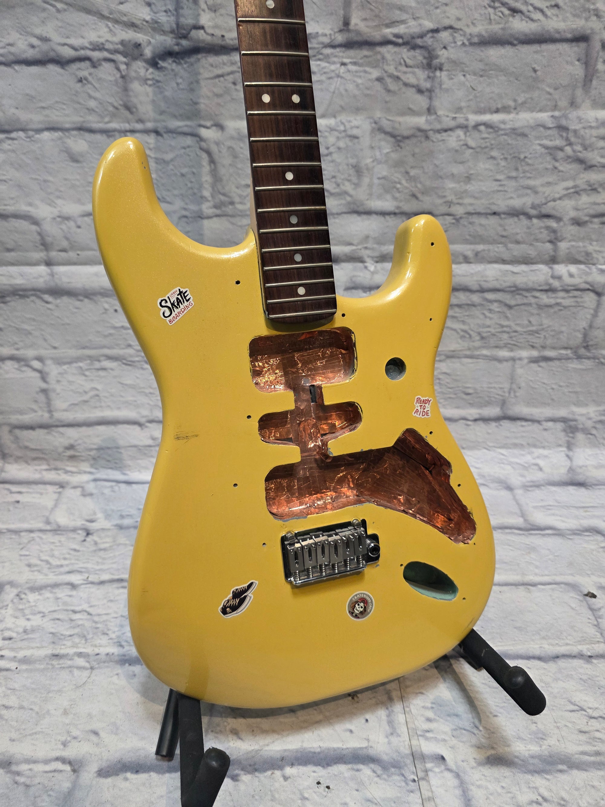 Fender/Squier Stratocaster Partscaster Husk - Gold Refinish