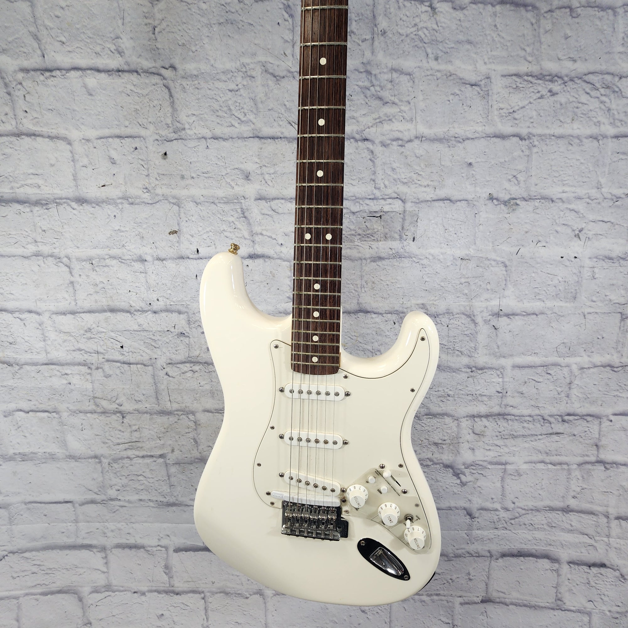 Fender Mexican Roland Ready Strat White Electric Guitar