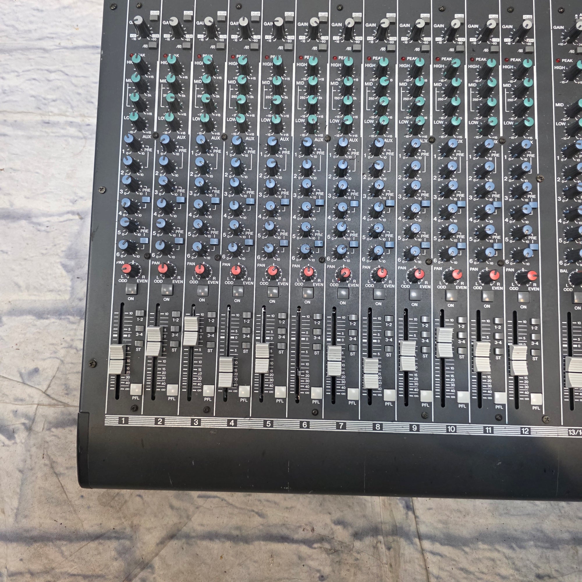 Yamaha GF16 / 12 Mixer