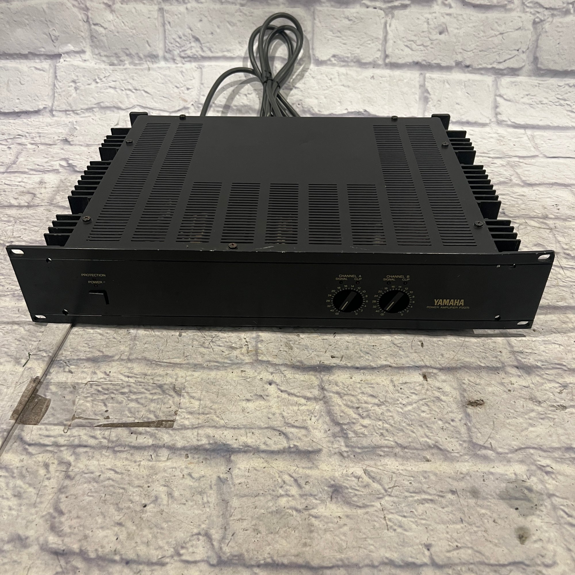 Yamaha P2075 Power Amp