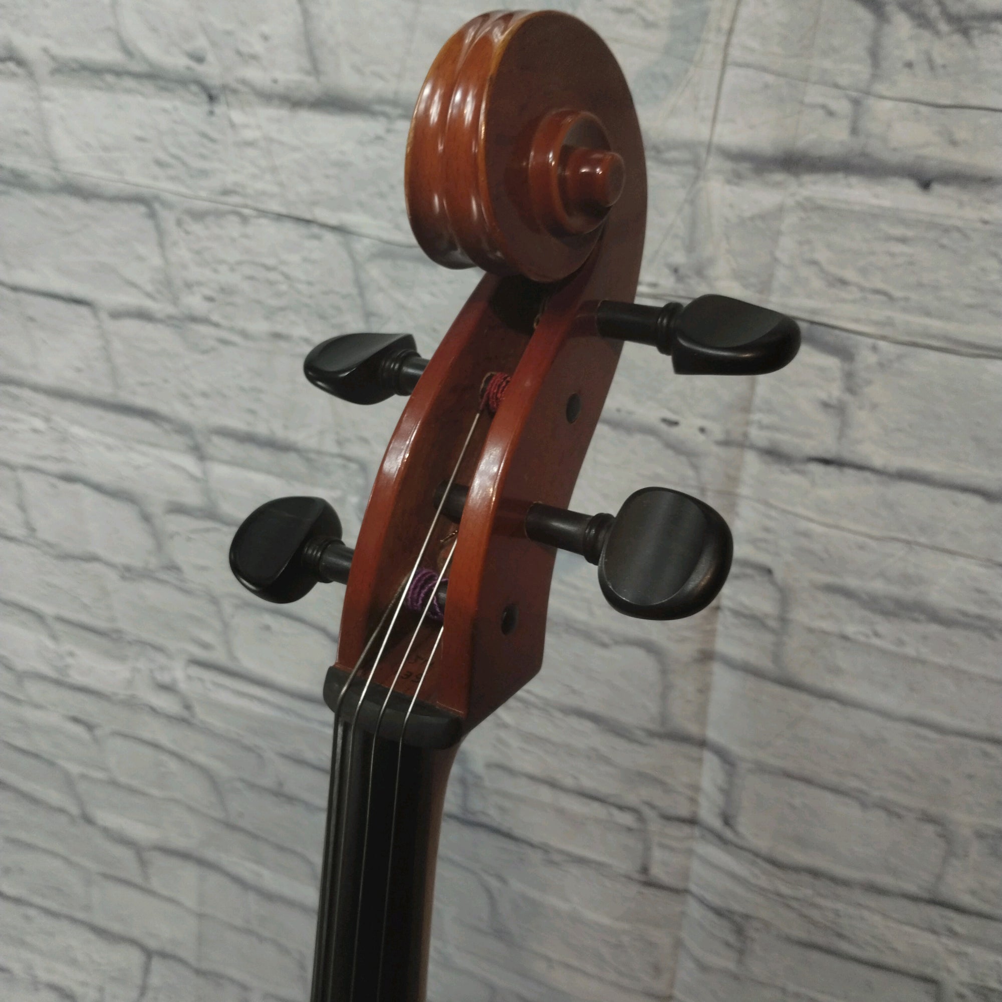 Suzuki N0 40 4/4 Cello W/Hard Case