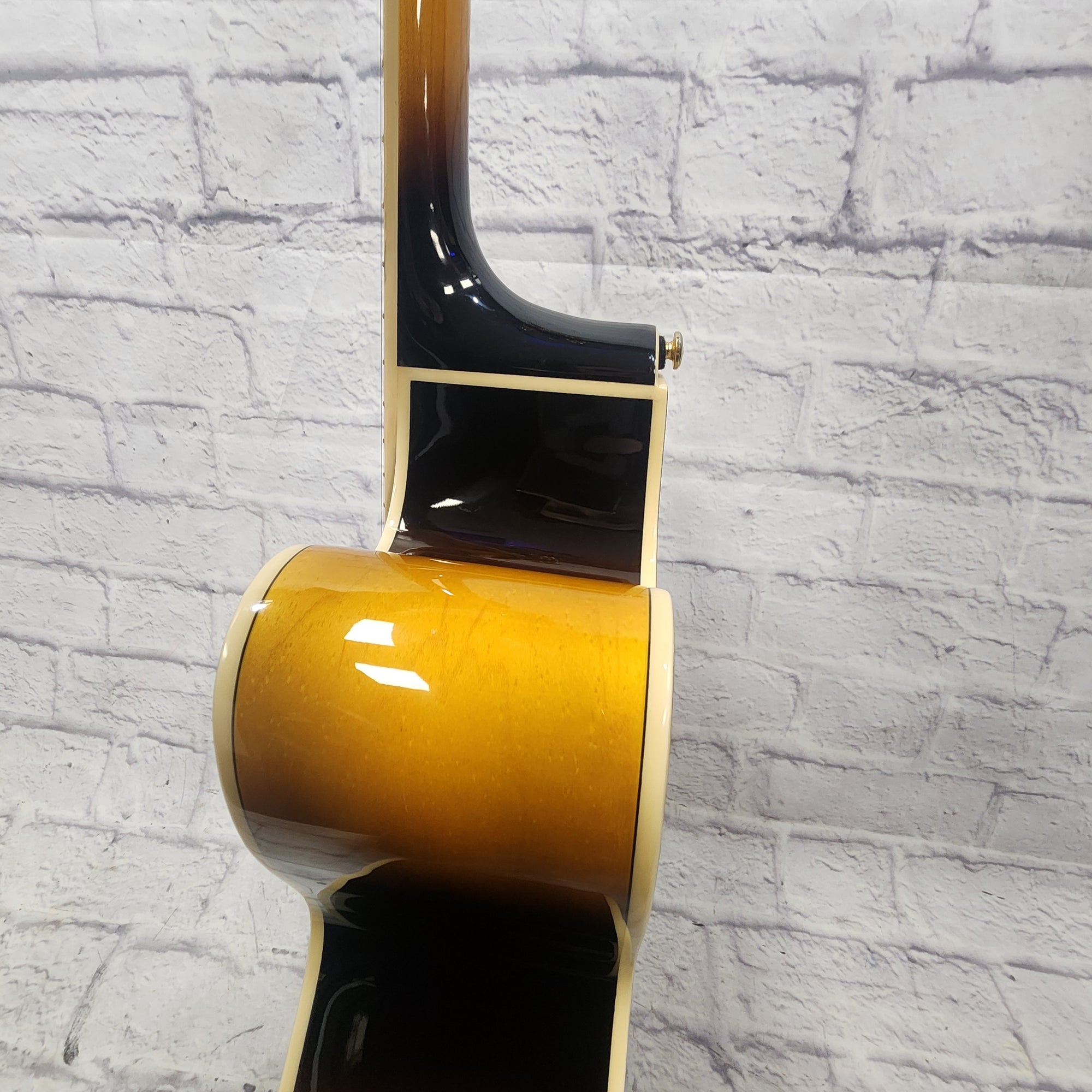 Epiphone EJ200SCE Jumbo Acoustic Guitar with Hard Case