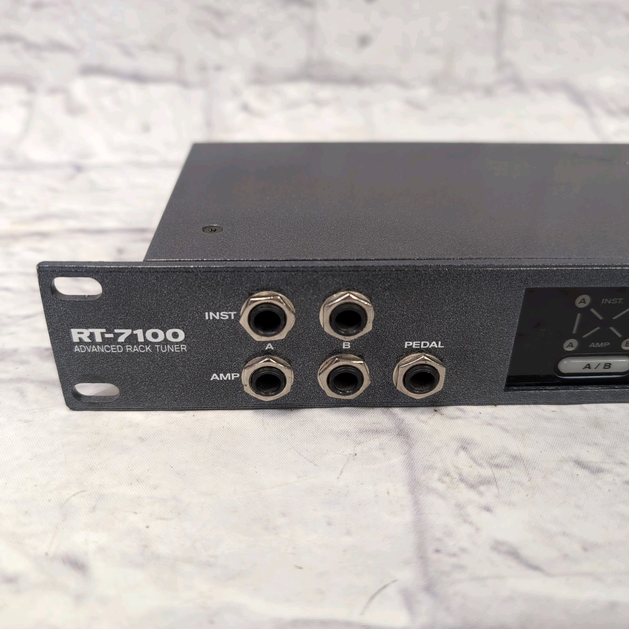 Sabine RT-7100 Rack Tuner