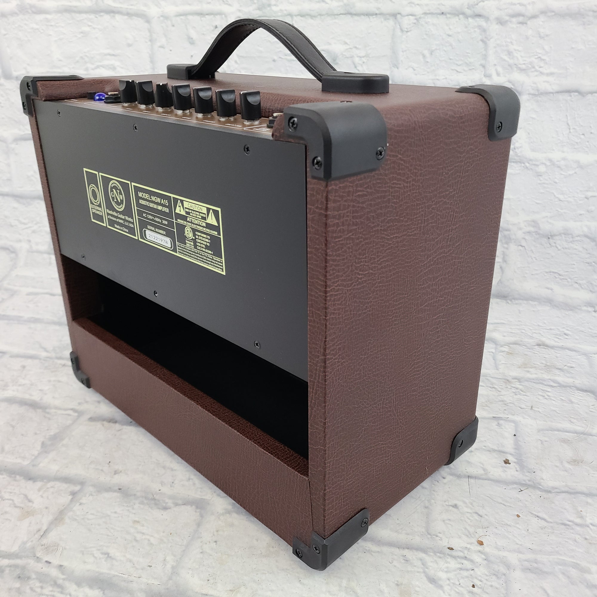 Nashville Guitar Works NGWA15 15 Watt Acoustic Guitar Amp