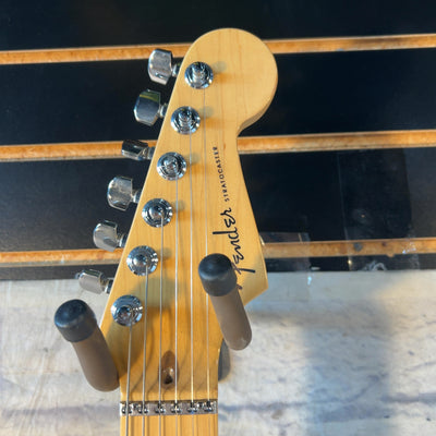 Fender 2004 American De;luxe Stratocaster Silver with Case Electric Guitar