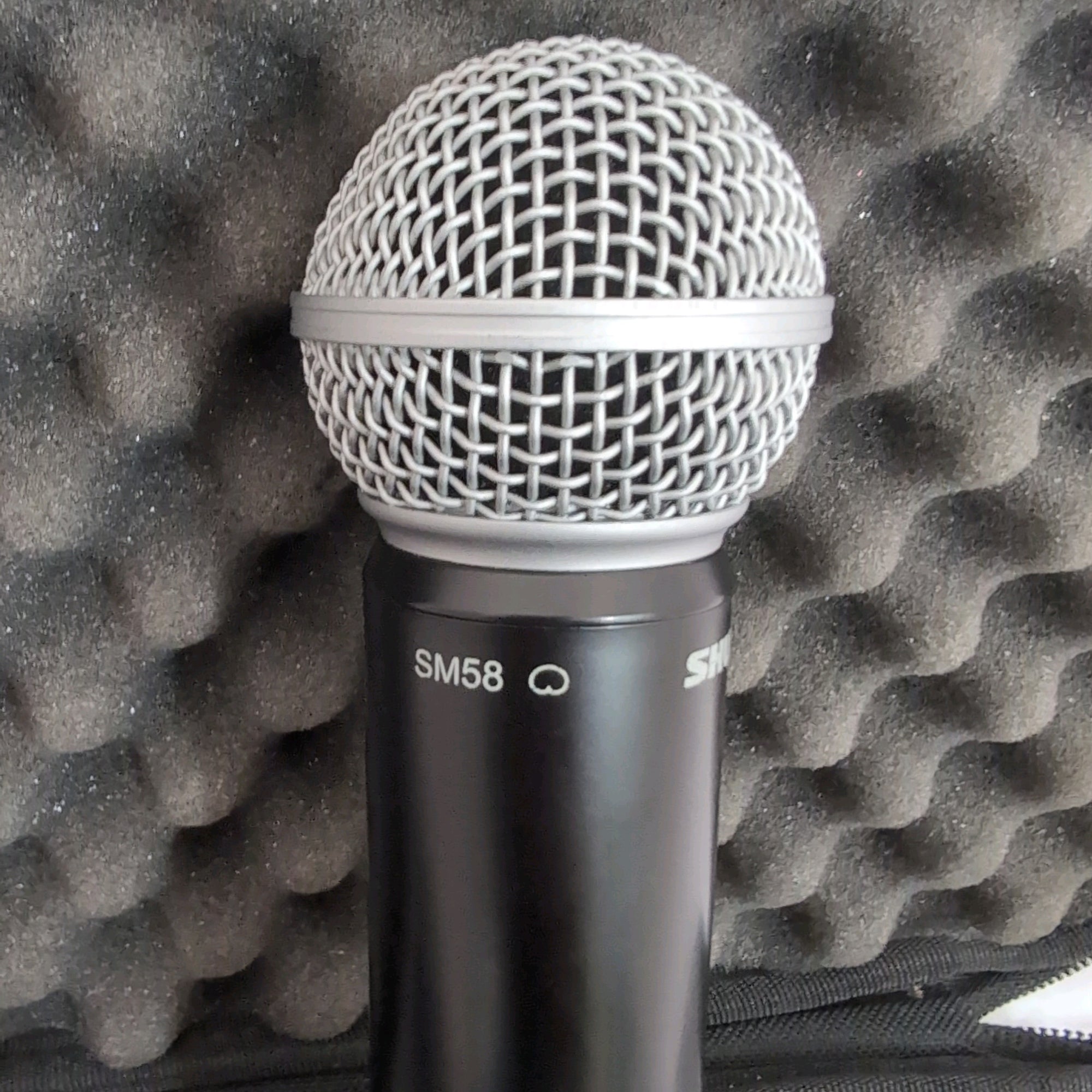 Shure Wireless SM58 BLX2 Mic with BLX4 Wireless Receiver Microphone System