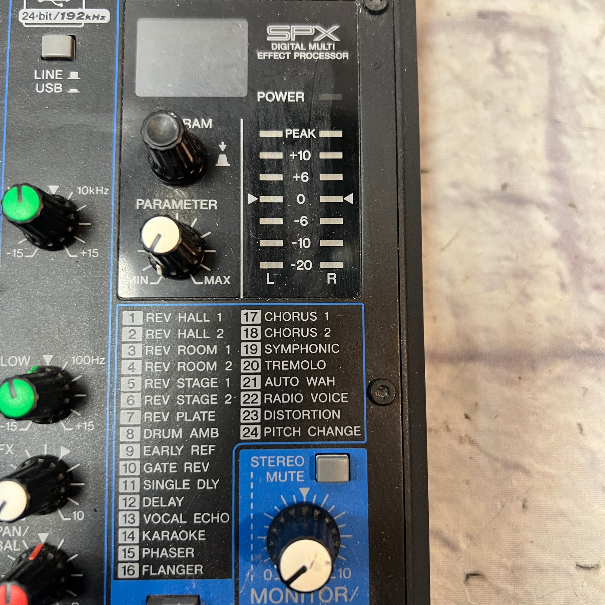 Yamaha MG10XU Mixer