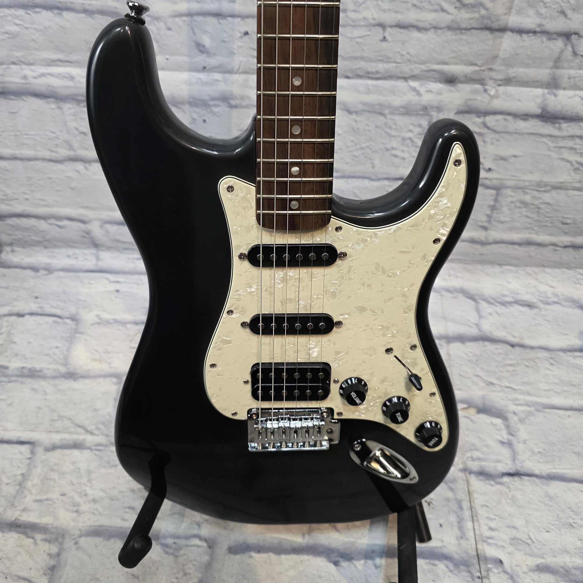 Squier Affinity Stratocaster HSS 2022 - Grey Electric Guitar