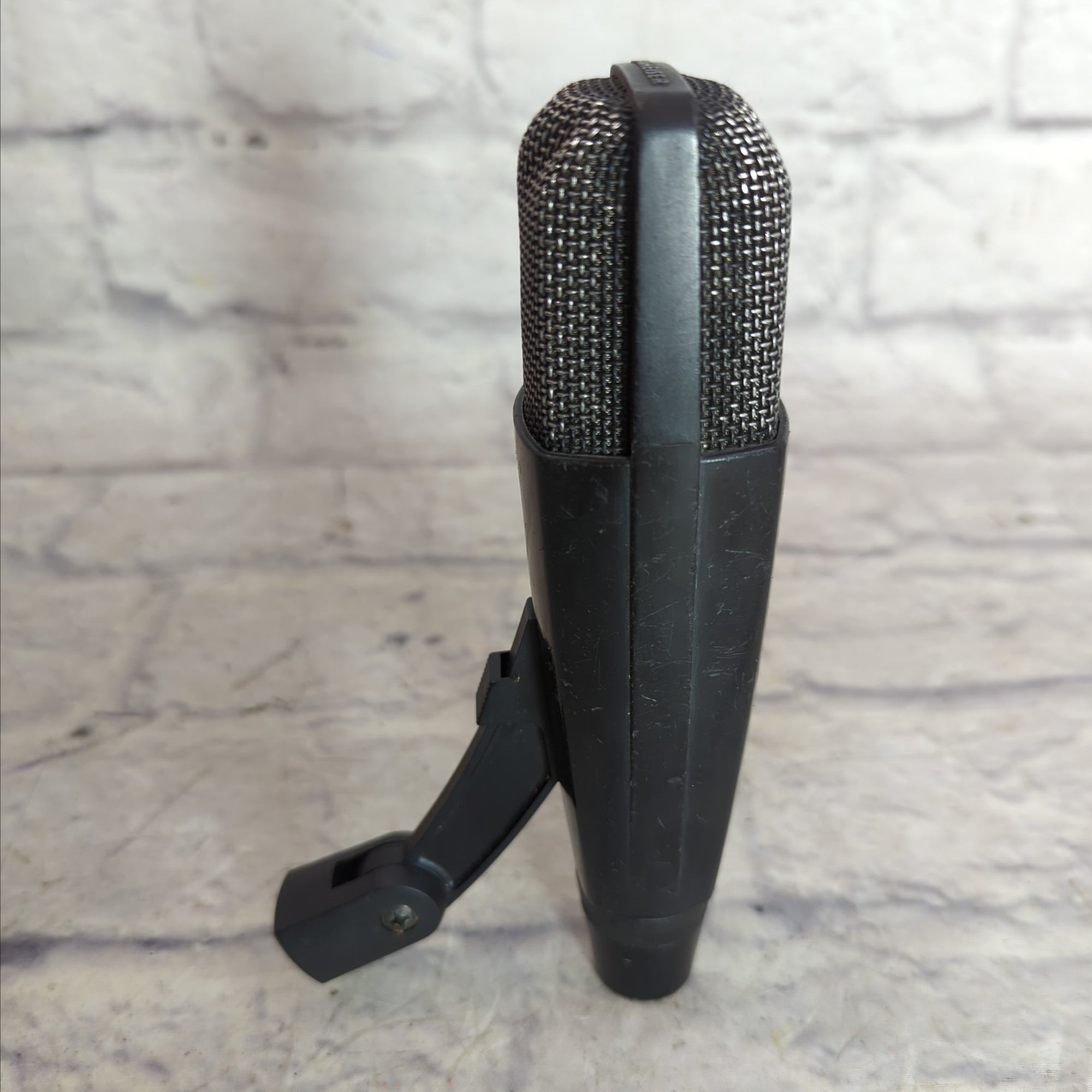 Sennheiser MD 421 II Cardioid Dynamic Microphone
