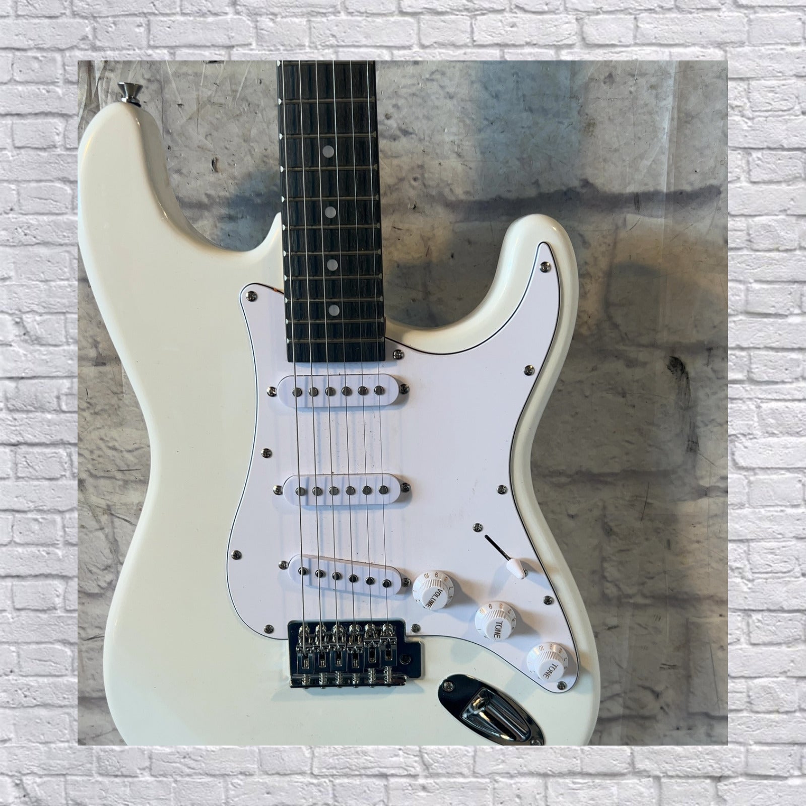 Unknown White S Style Electric Guitar