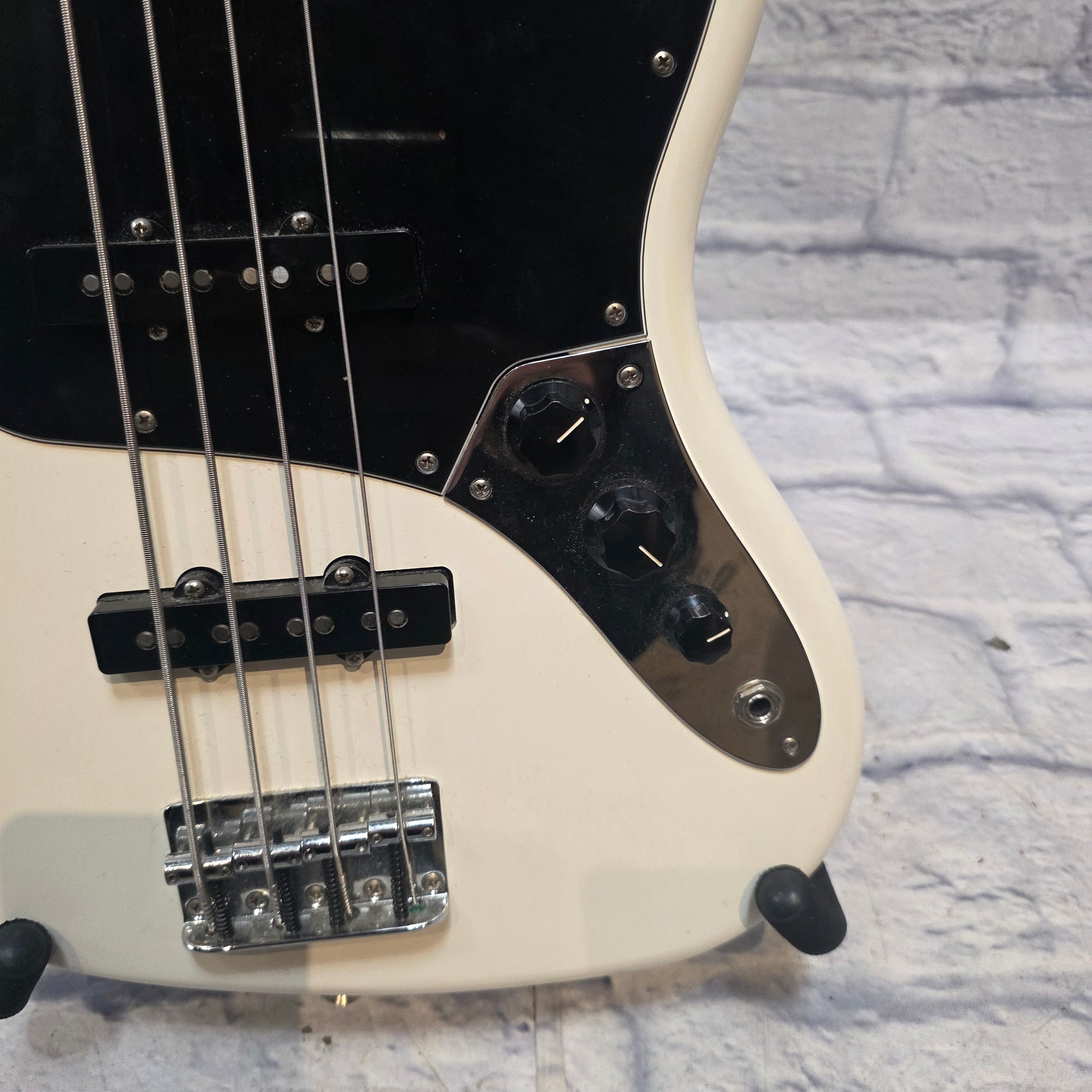Fender 2019 White Jazz Bass MIM 4 String Bass Guitar