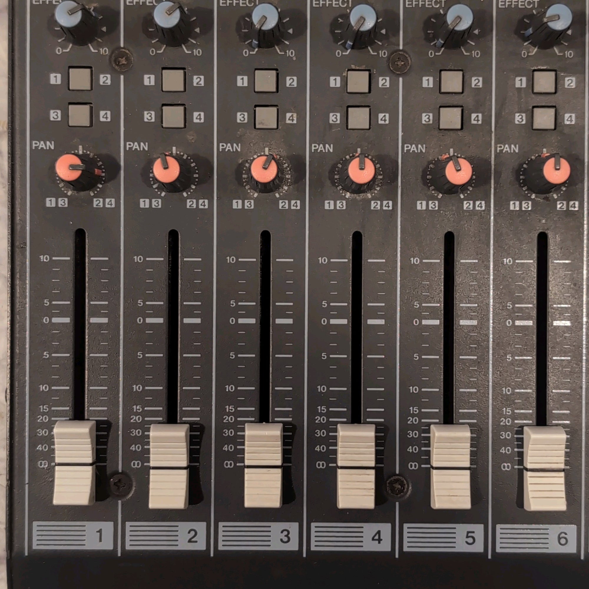 Yamaha MX12/4 12-Channel Mixer Mixing Board w/ DSP