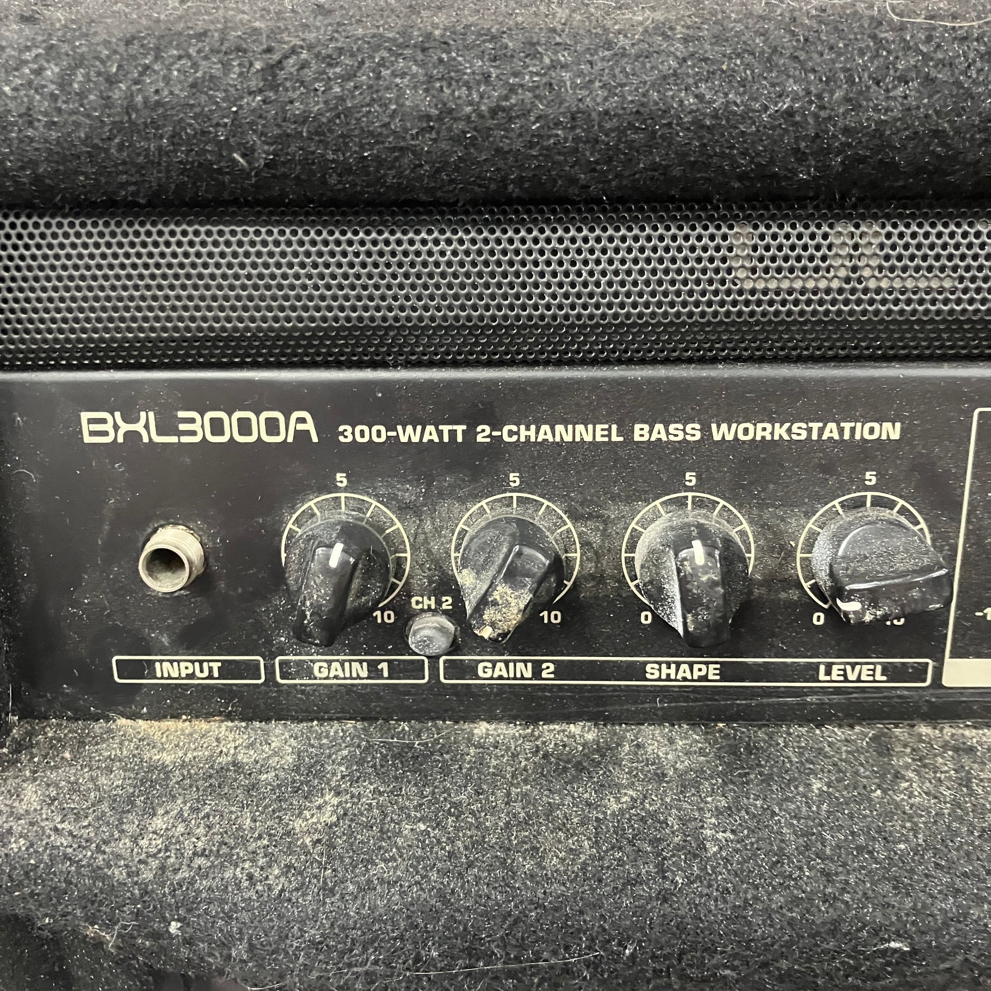 Behringer BXL3000A  Bass Guitar Amp AS IS - No Grill