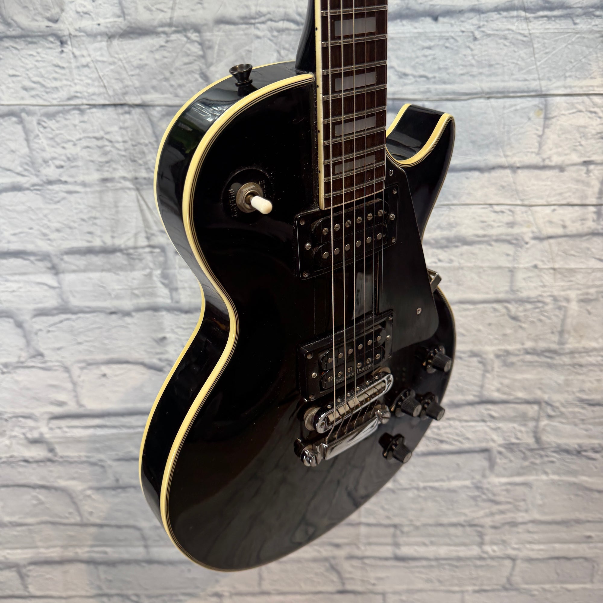 Lawsuit 70s Les Paul Copy w/ Seymour Duncan Electric Guitar