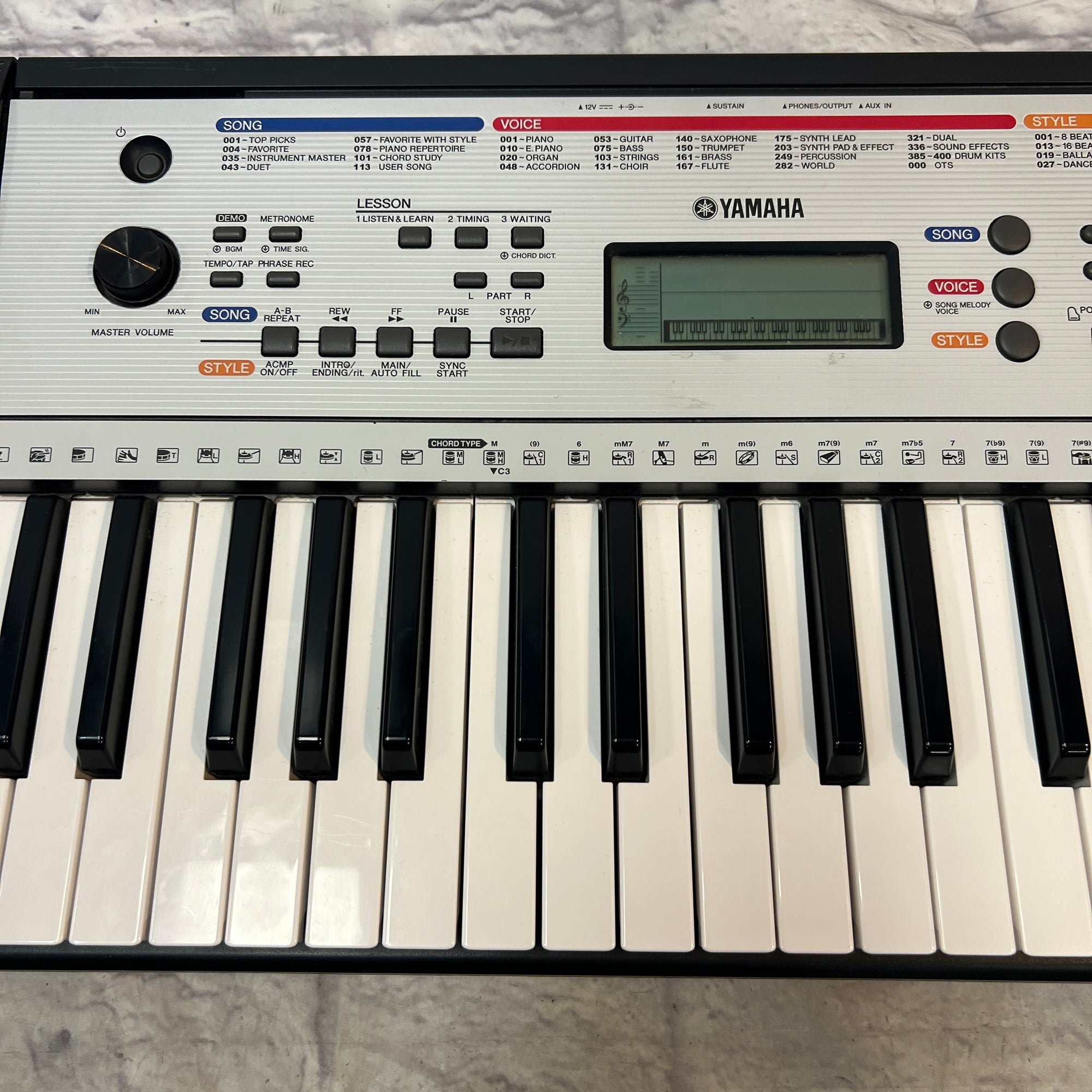 Yamaha YPT-260 61-Key Electronic Keyboard