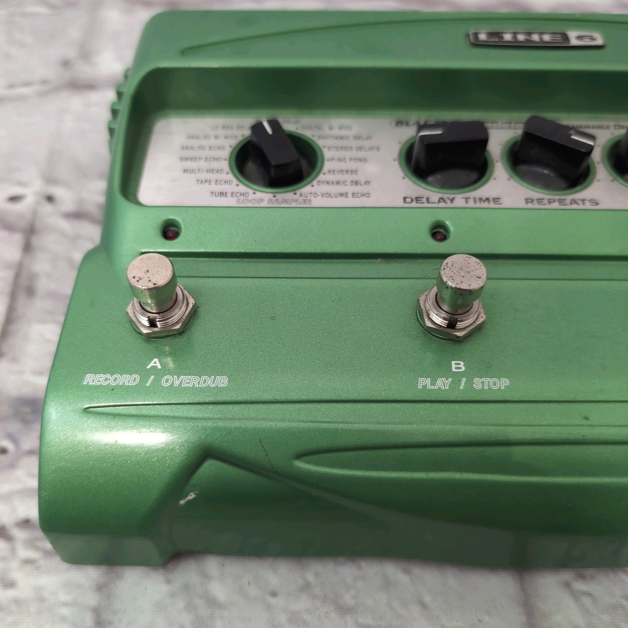 Line 6 DL4 Delay Modeler Programmable Delay & Looper w/ Power Supply