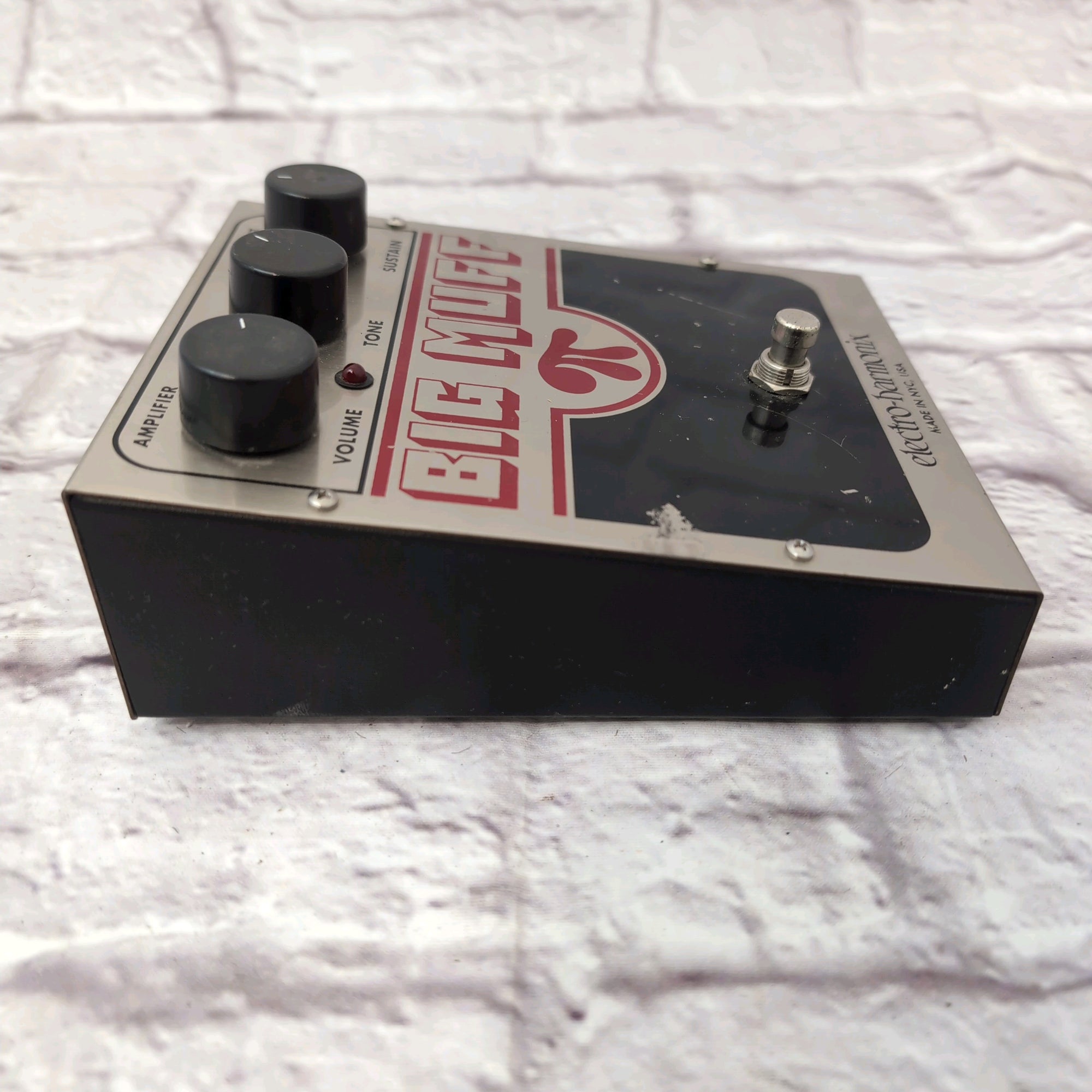 Electro-Harmonix Big Muff Pi Fuzz Pedal - Evolution Music
