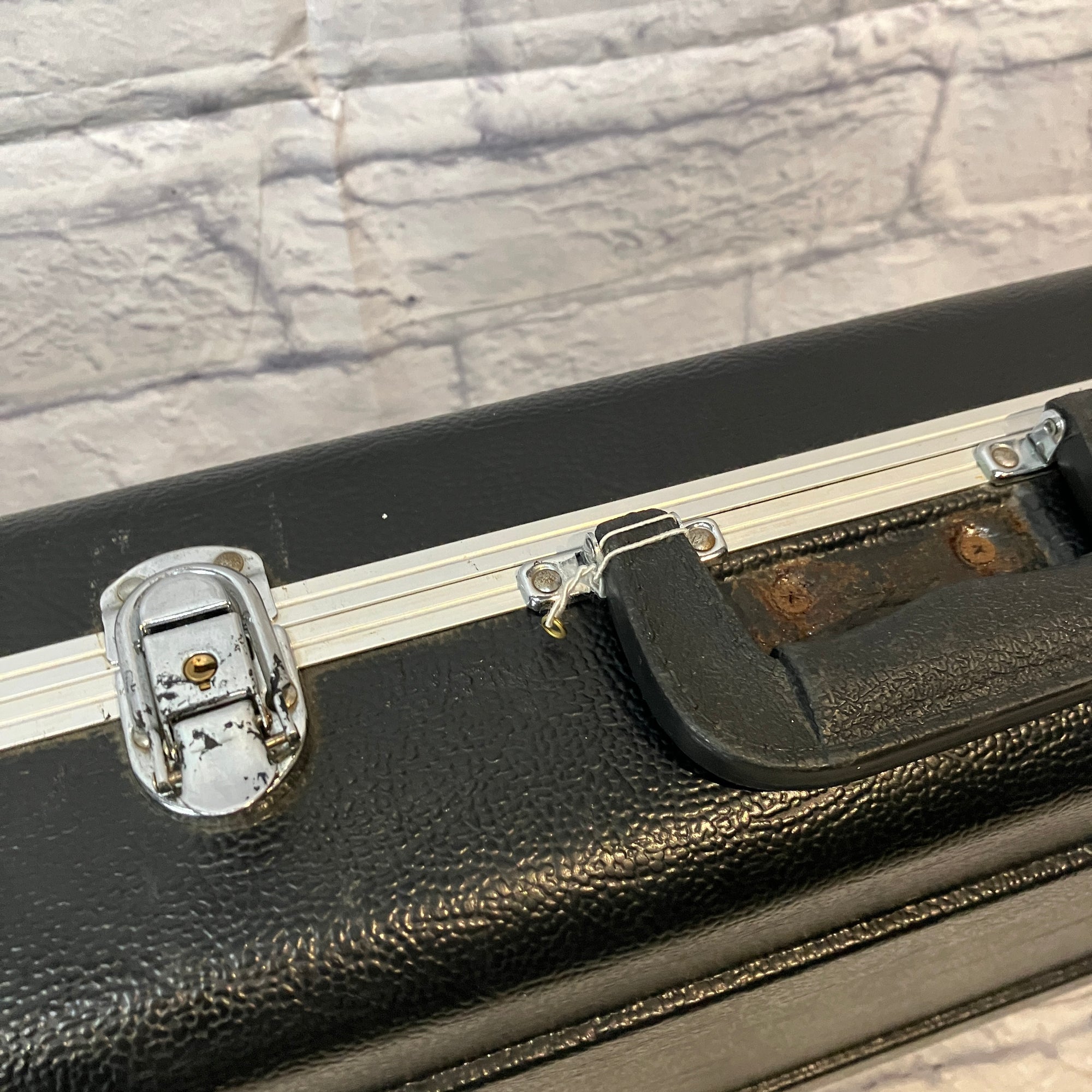 Gator Molded Electric Hard Case - Cracked