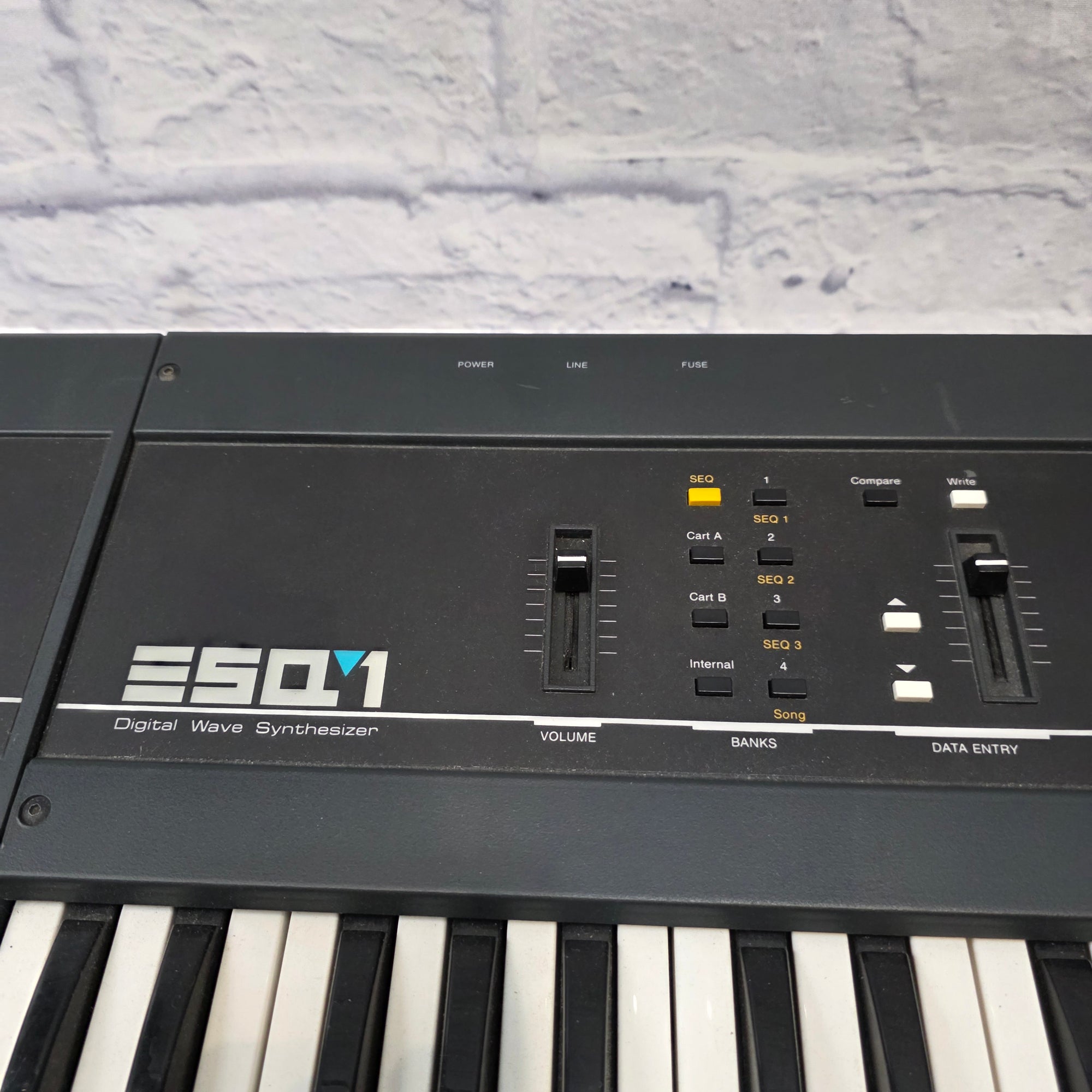 Ensoniq ESQ-1 Wave Synthesizer