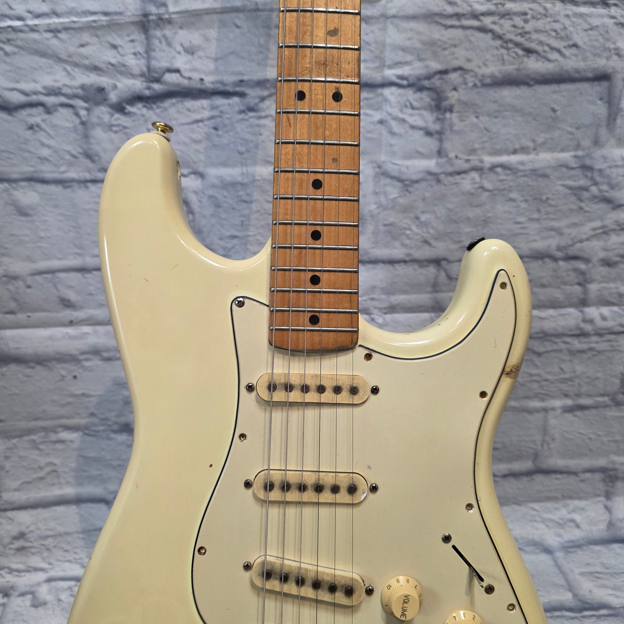 Fender  Traditional Stratocaster (1996-1998) Hybrid Electric Guitar